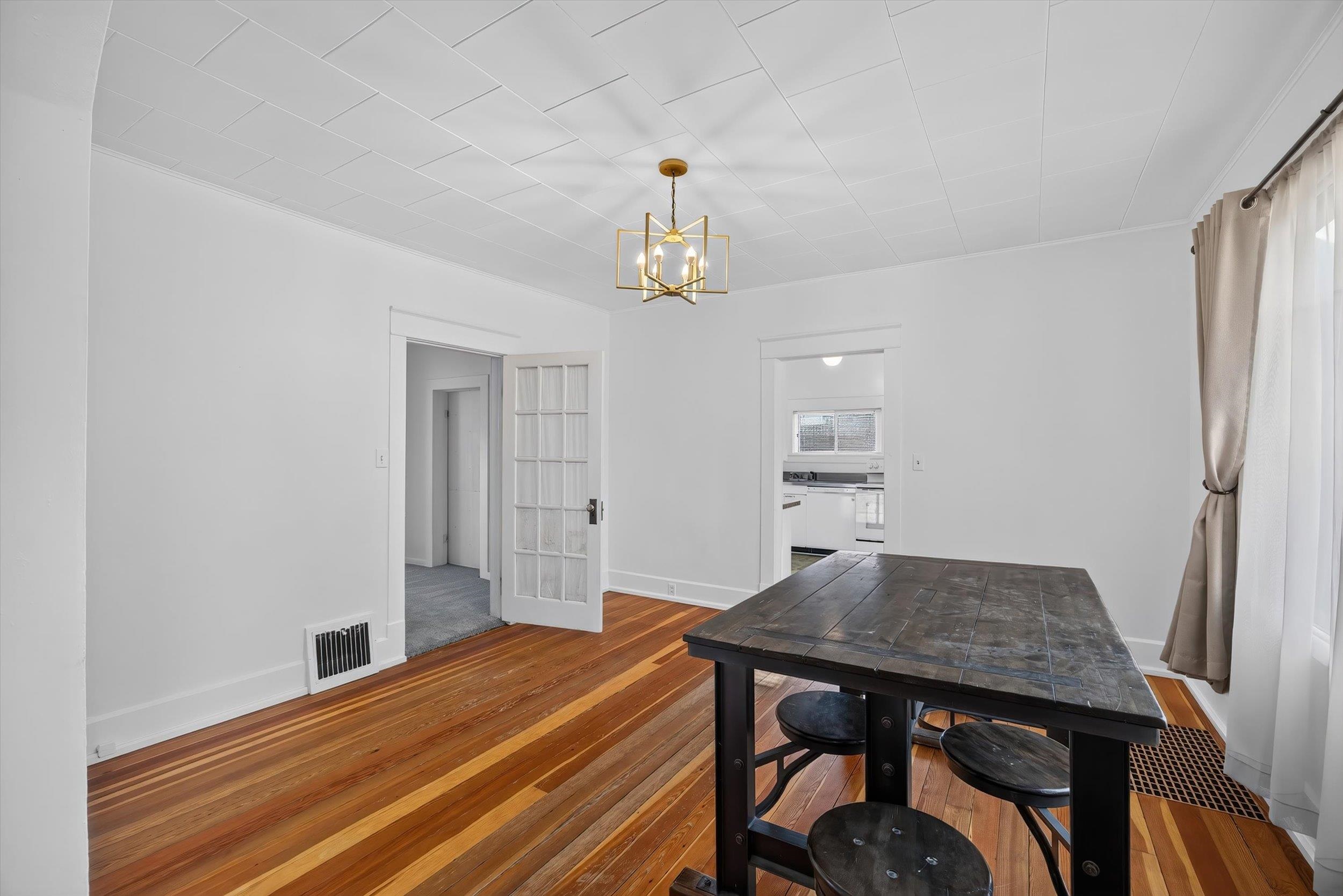 303 W Colville Ave - Photo 6
