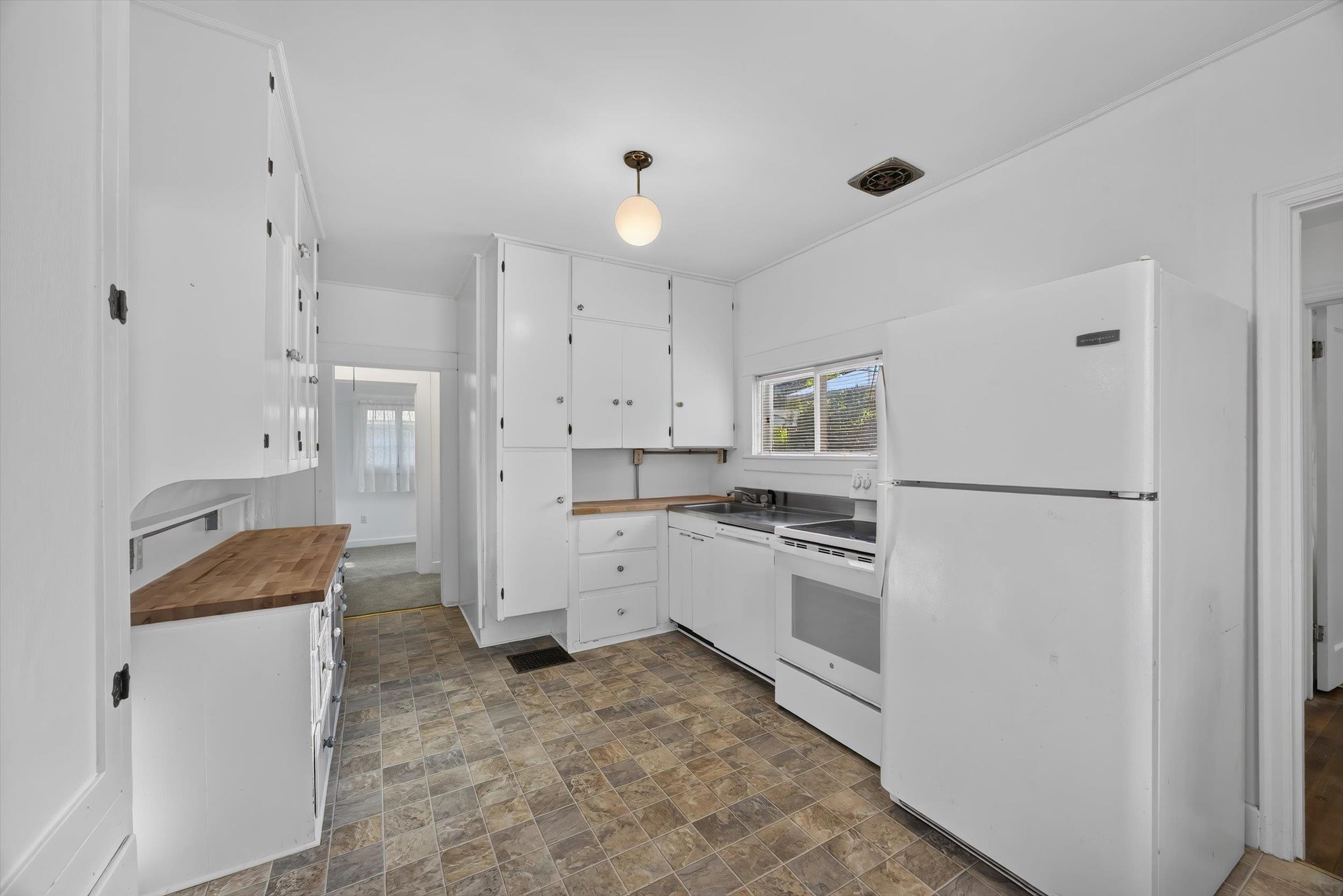 303 W Colville Ave - Photo 9
