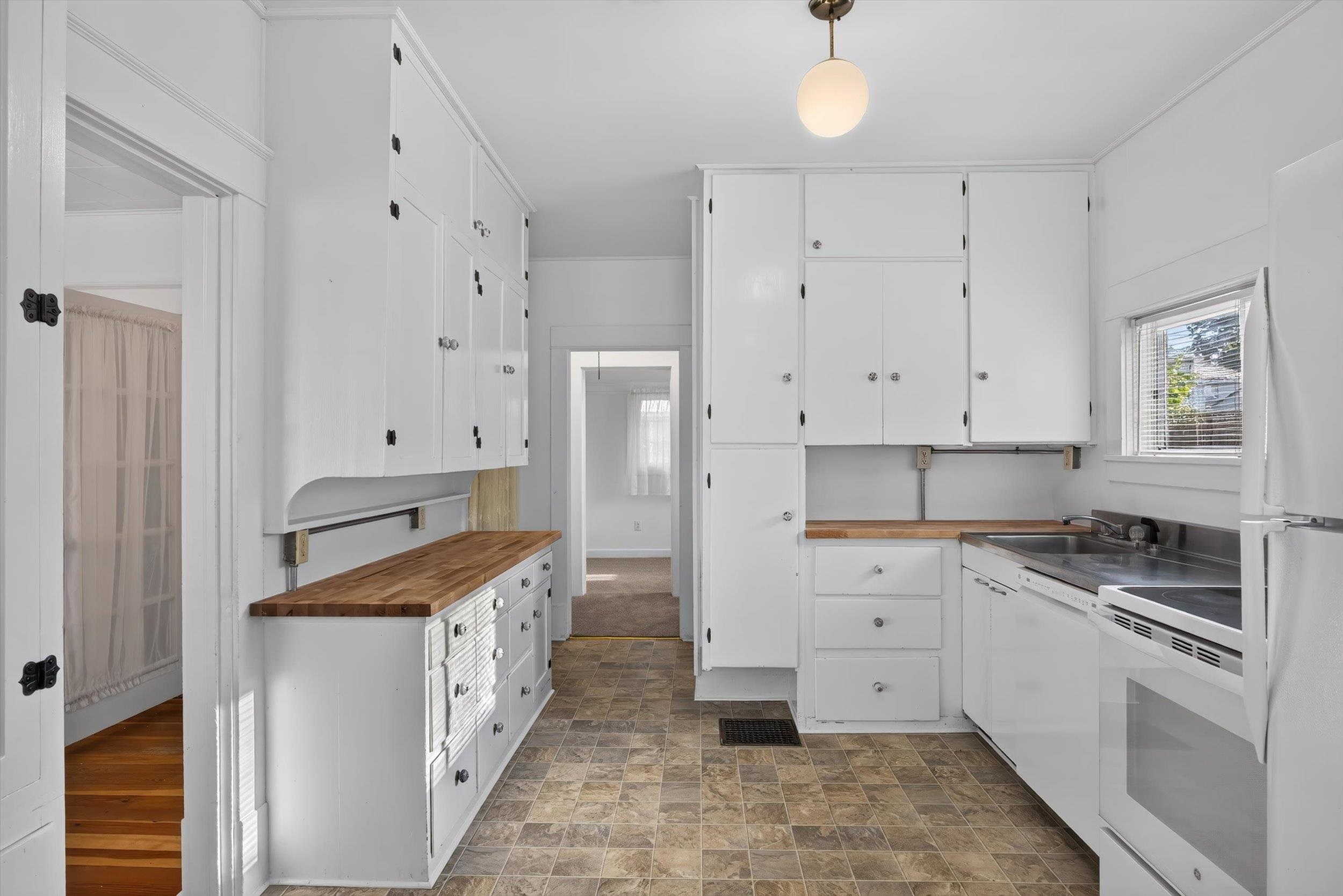 303 W Colville Ave - Photo 10