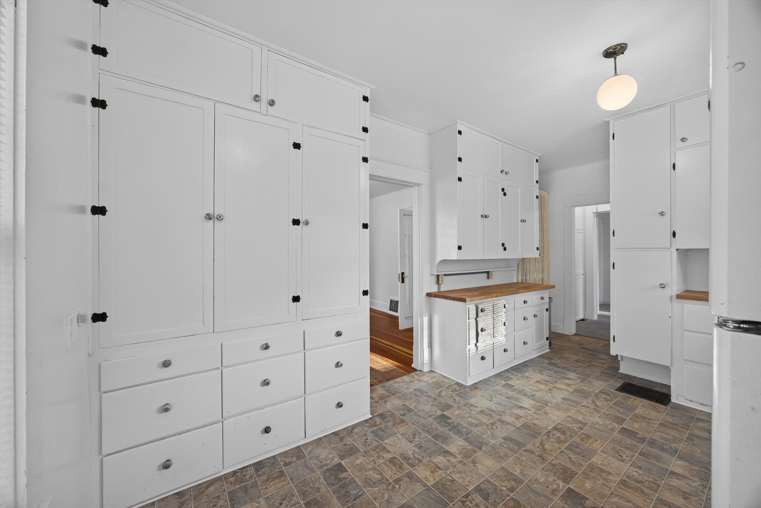 303 W Colville Ave - Photo 11
