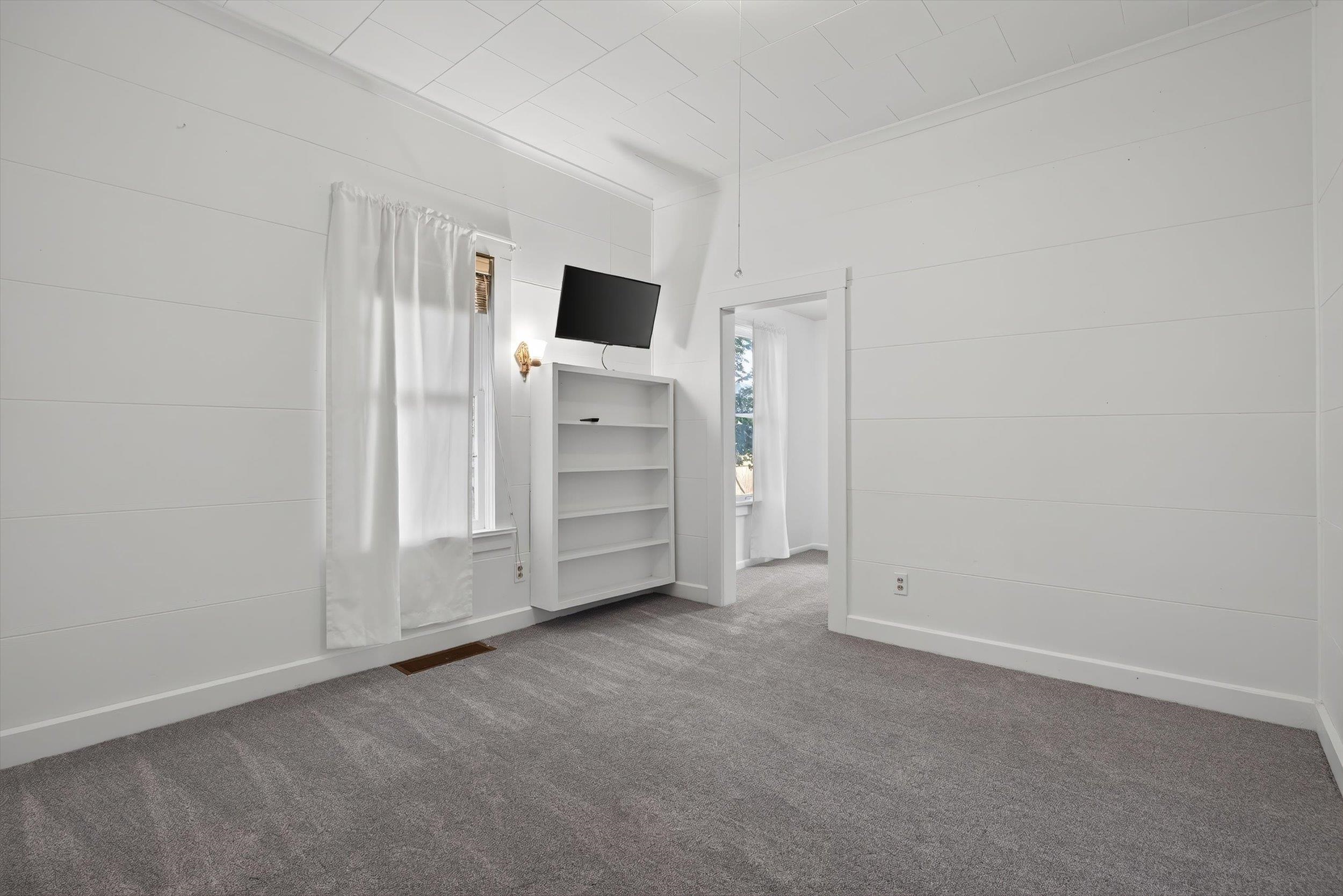 303 W Colville Ave - Photo 12