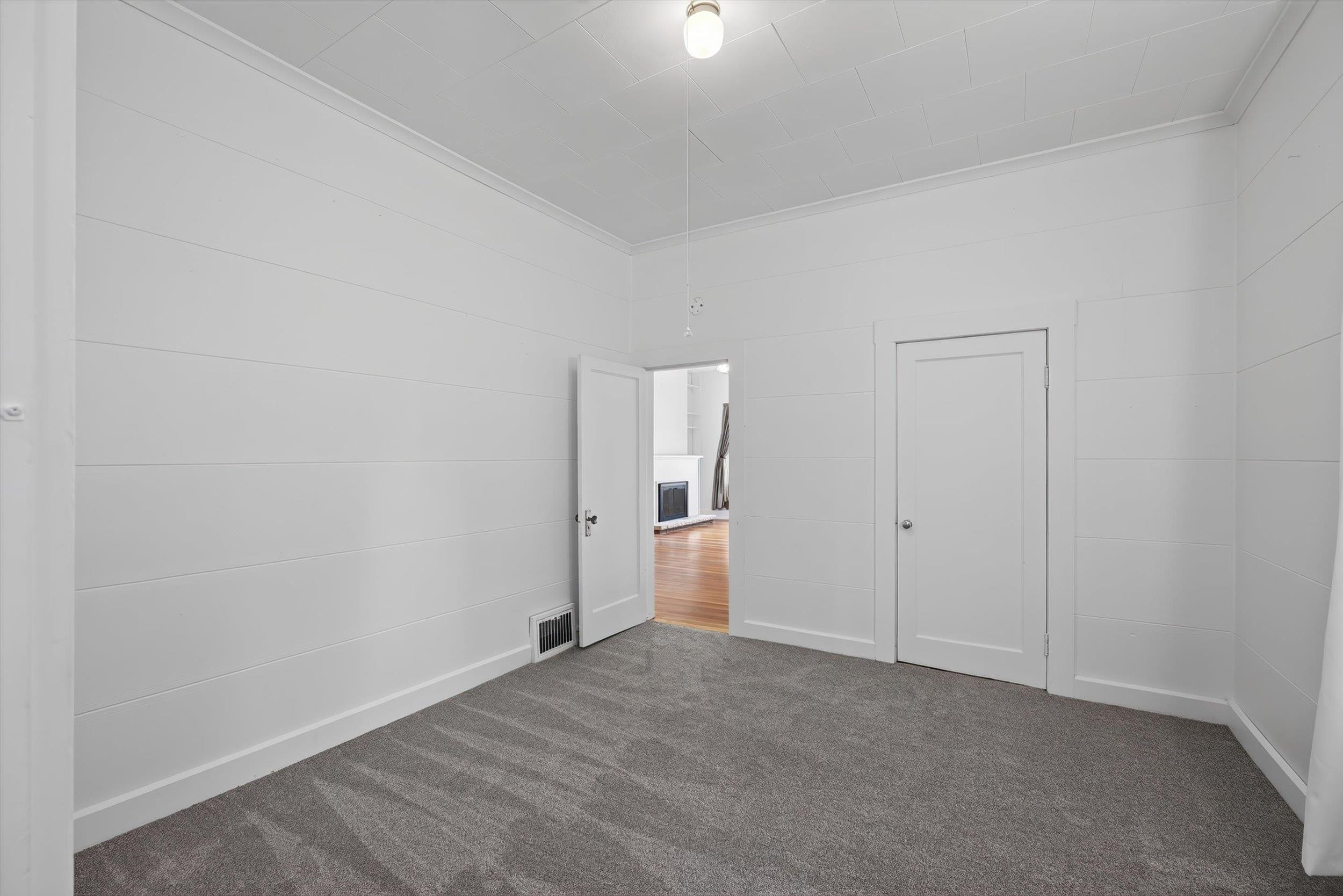 303 W Colville Ave - Photo 15