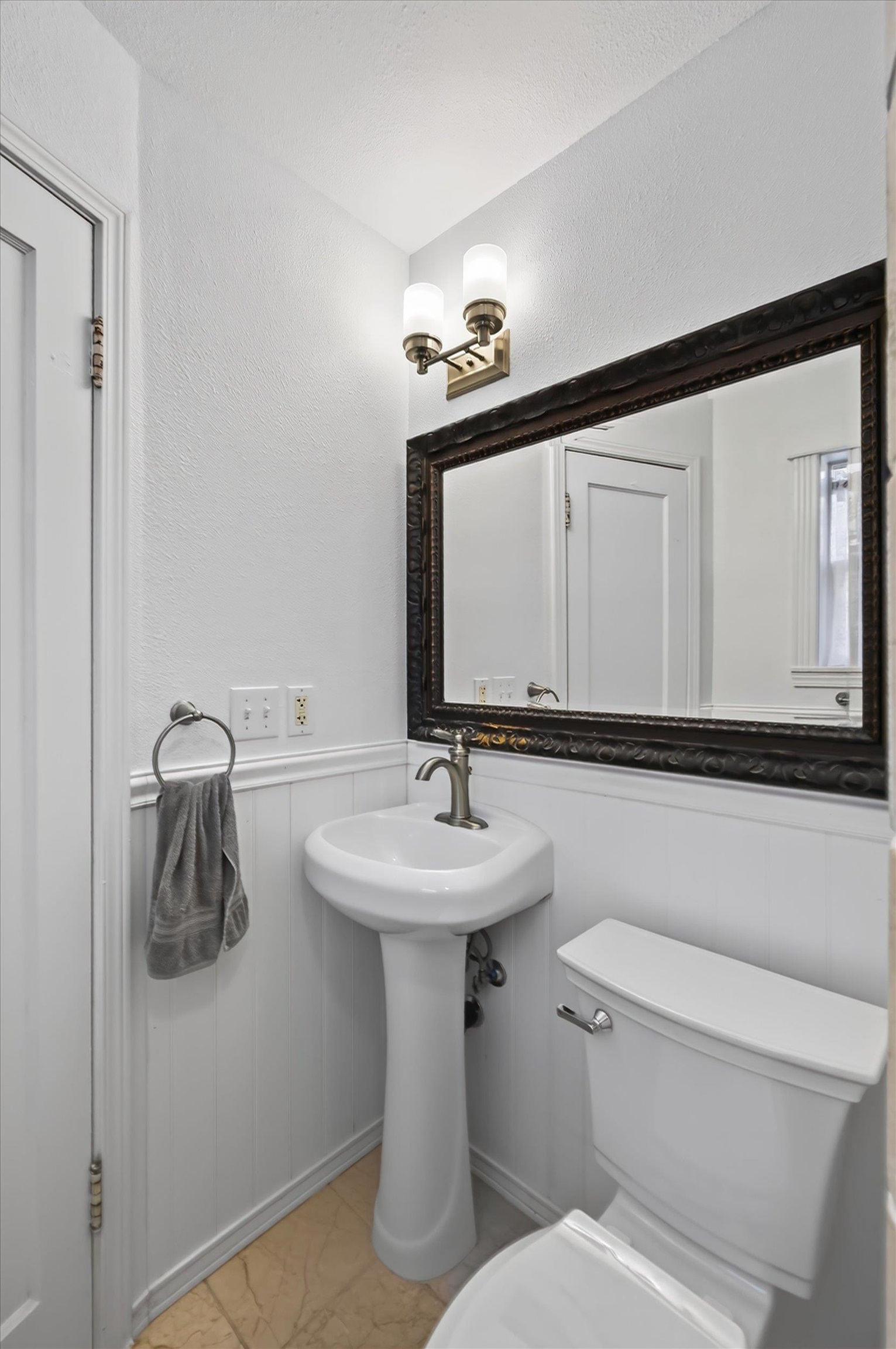 303 W Colville Ave - Photo 22