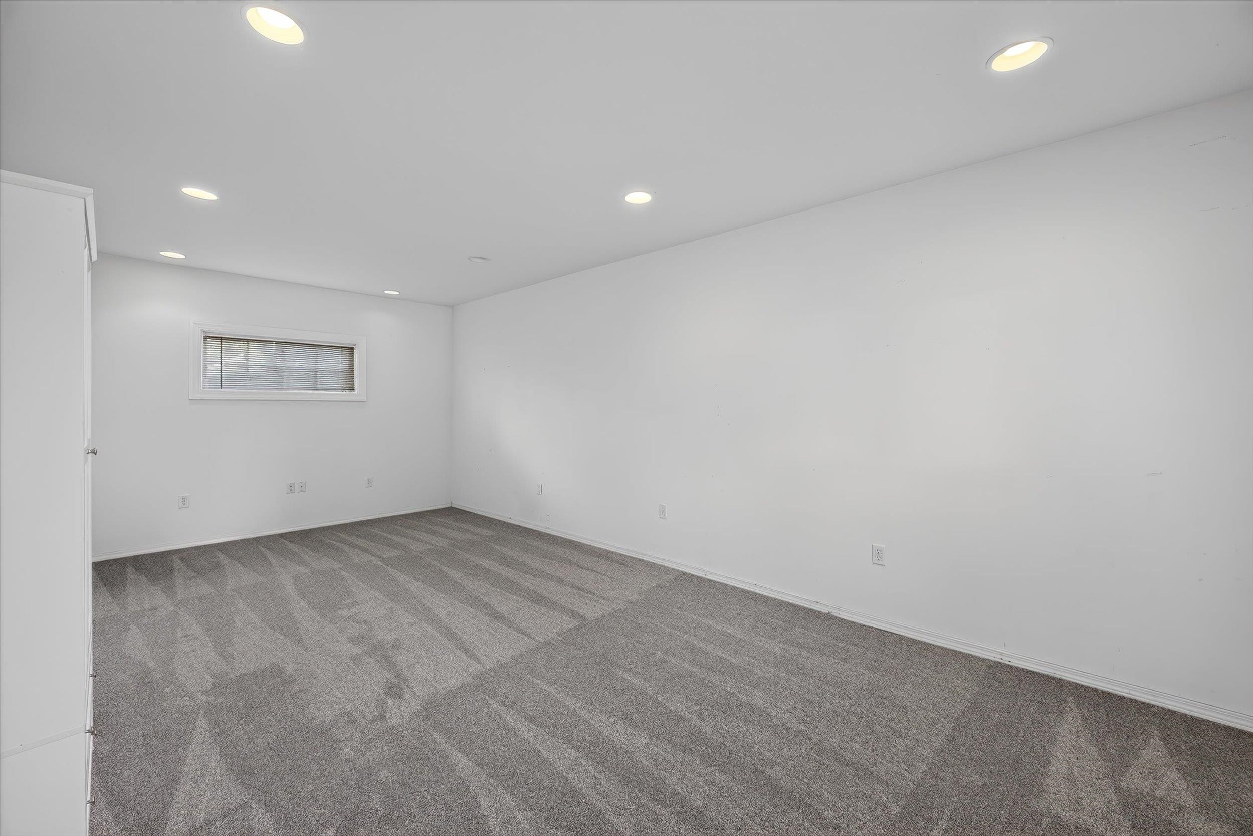 303 W Colville Ave - Photo 29