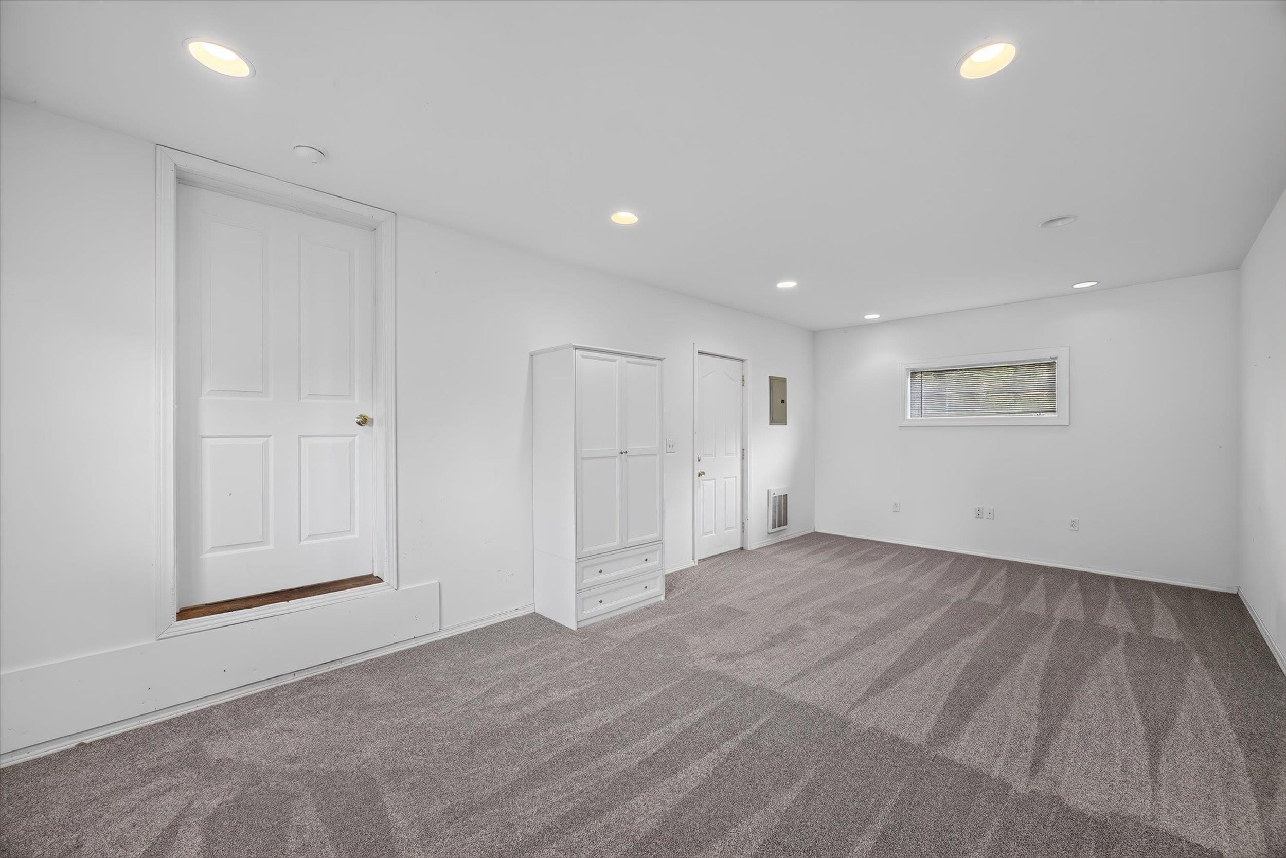 303 W Colville Ave - Photo 30