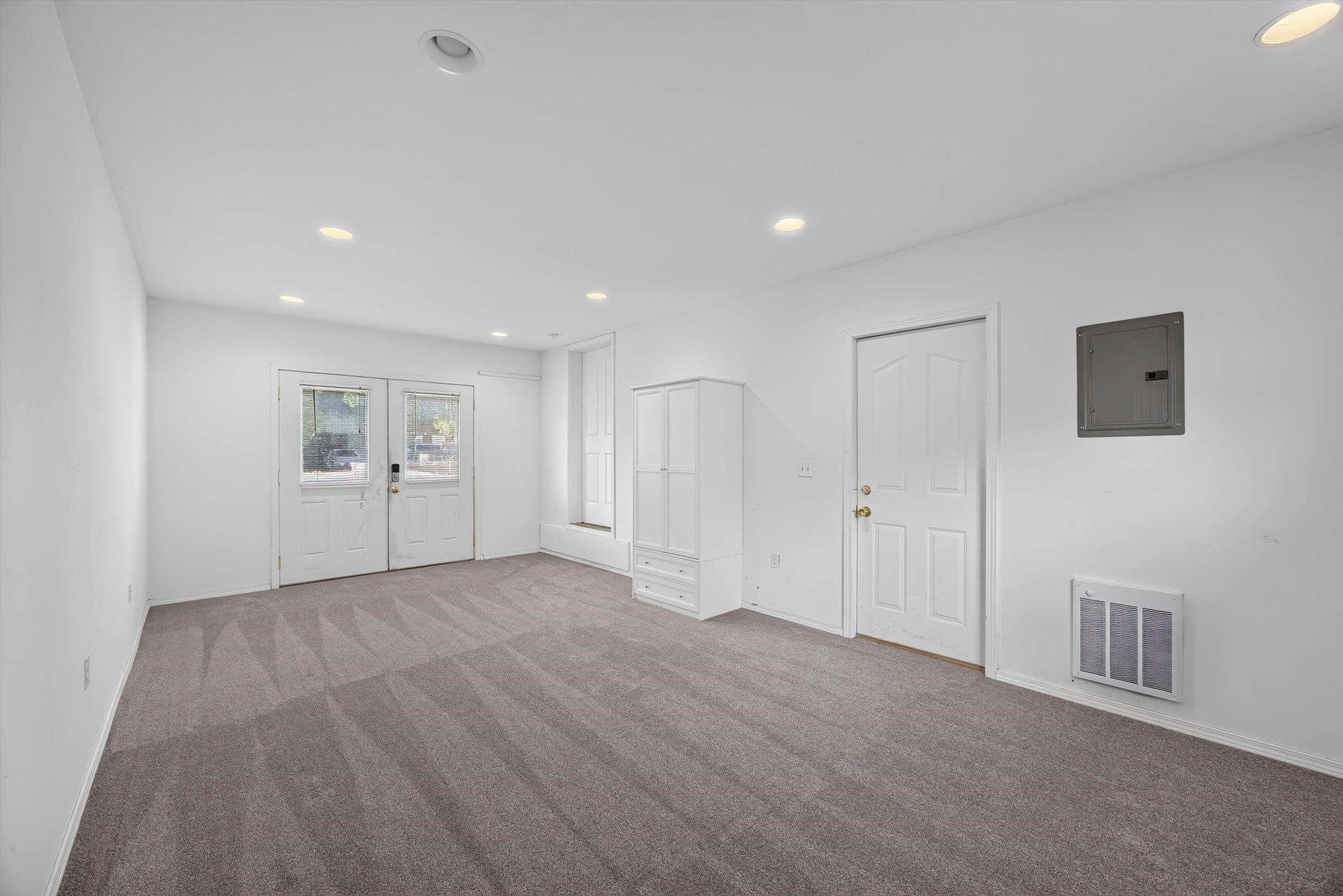 303 W Colville Ave - Photo 31