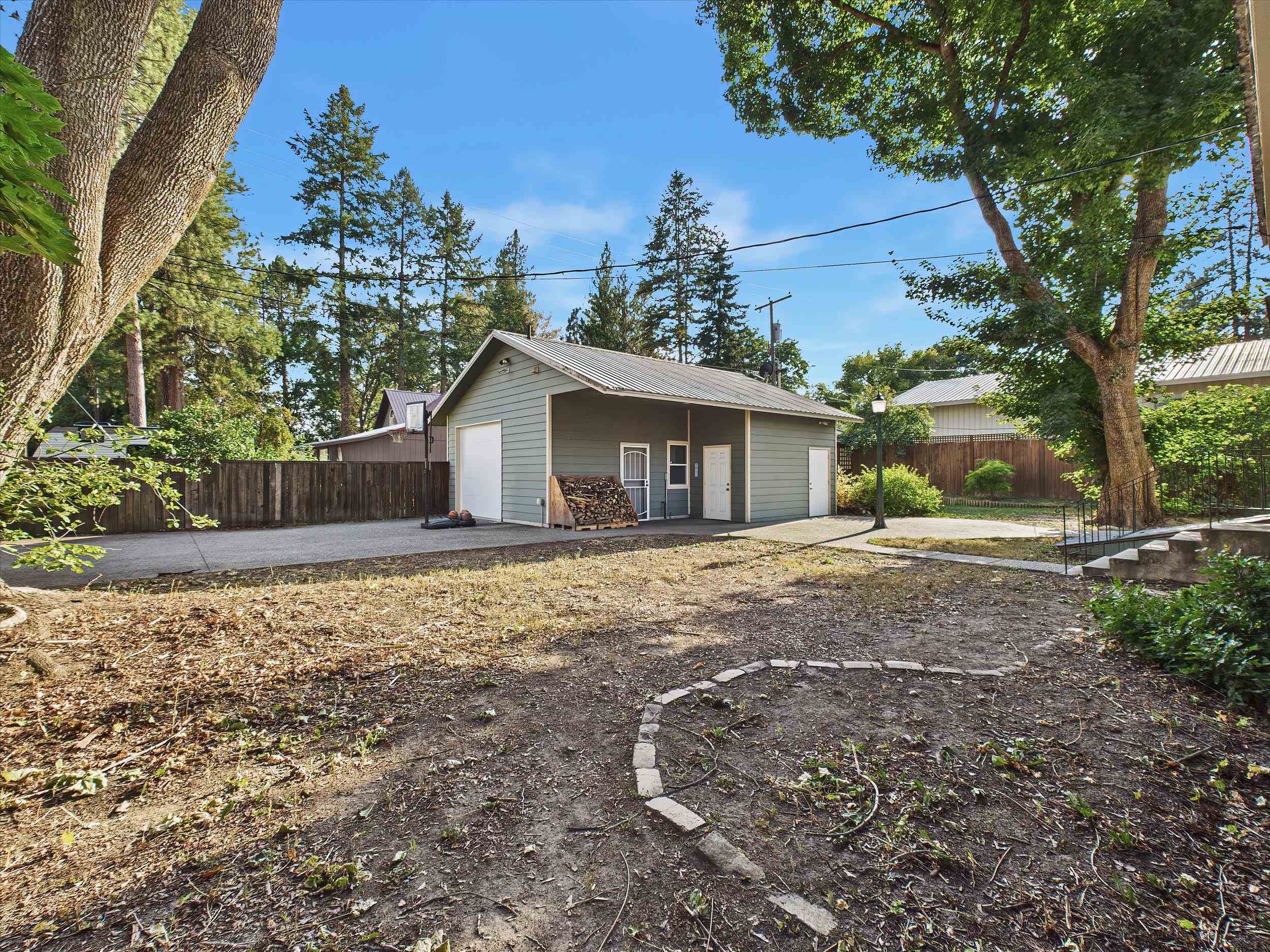 303 W Colville Ave - Photo 36