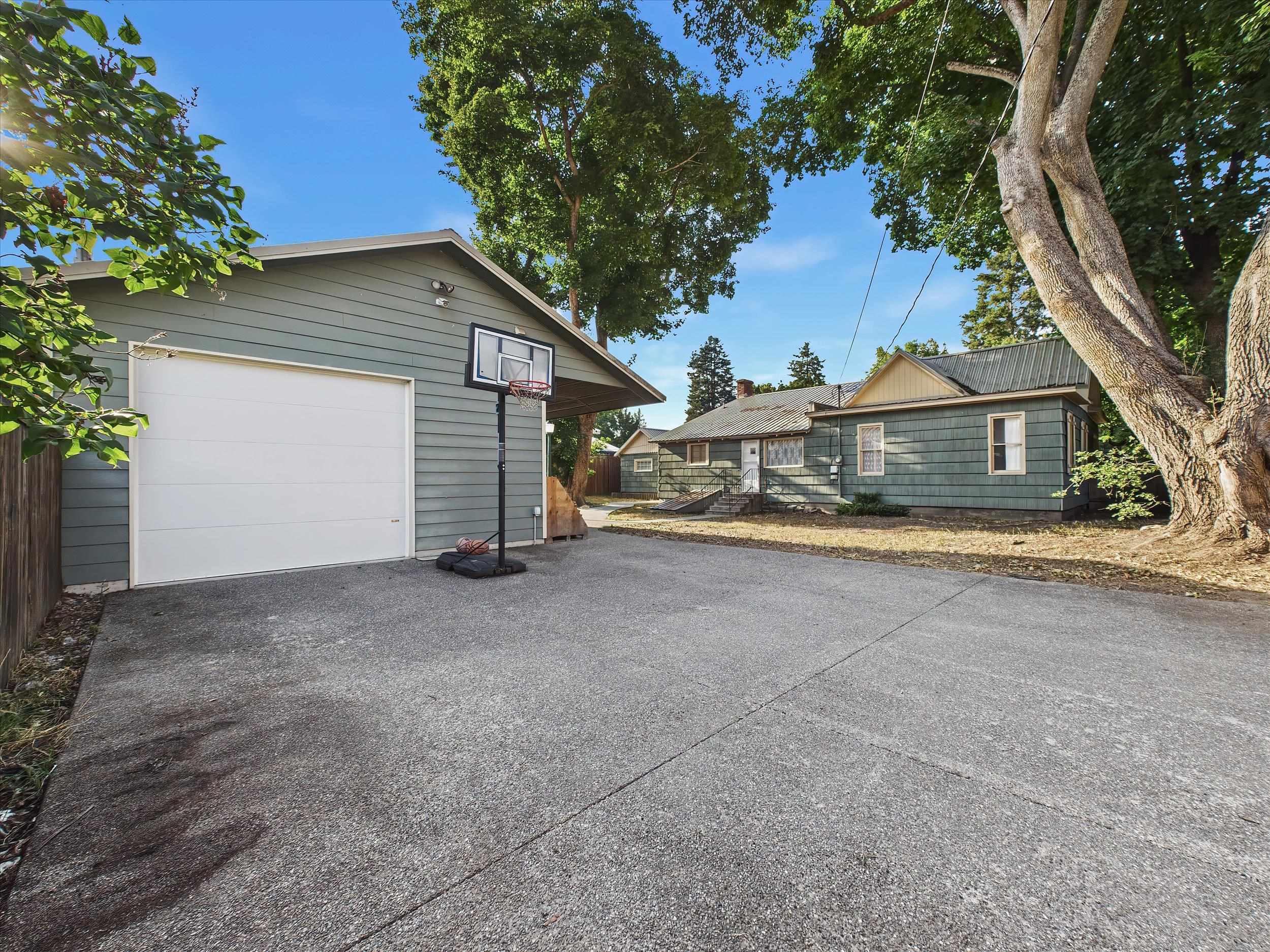 303 W Colville Ave - Photo 37