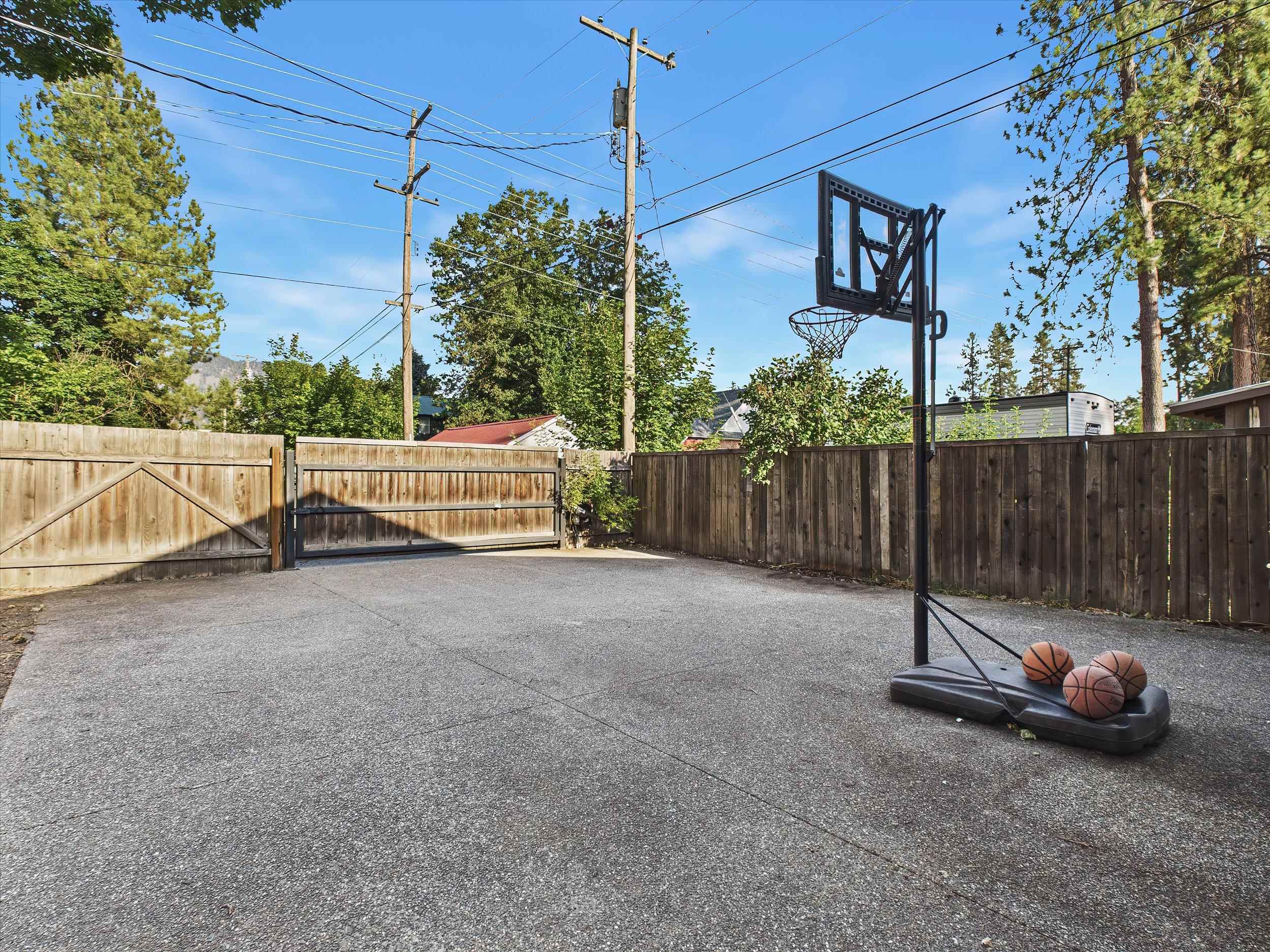 303 W Colville Ave - Photo 44