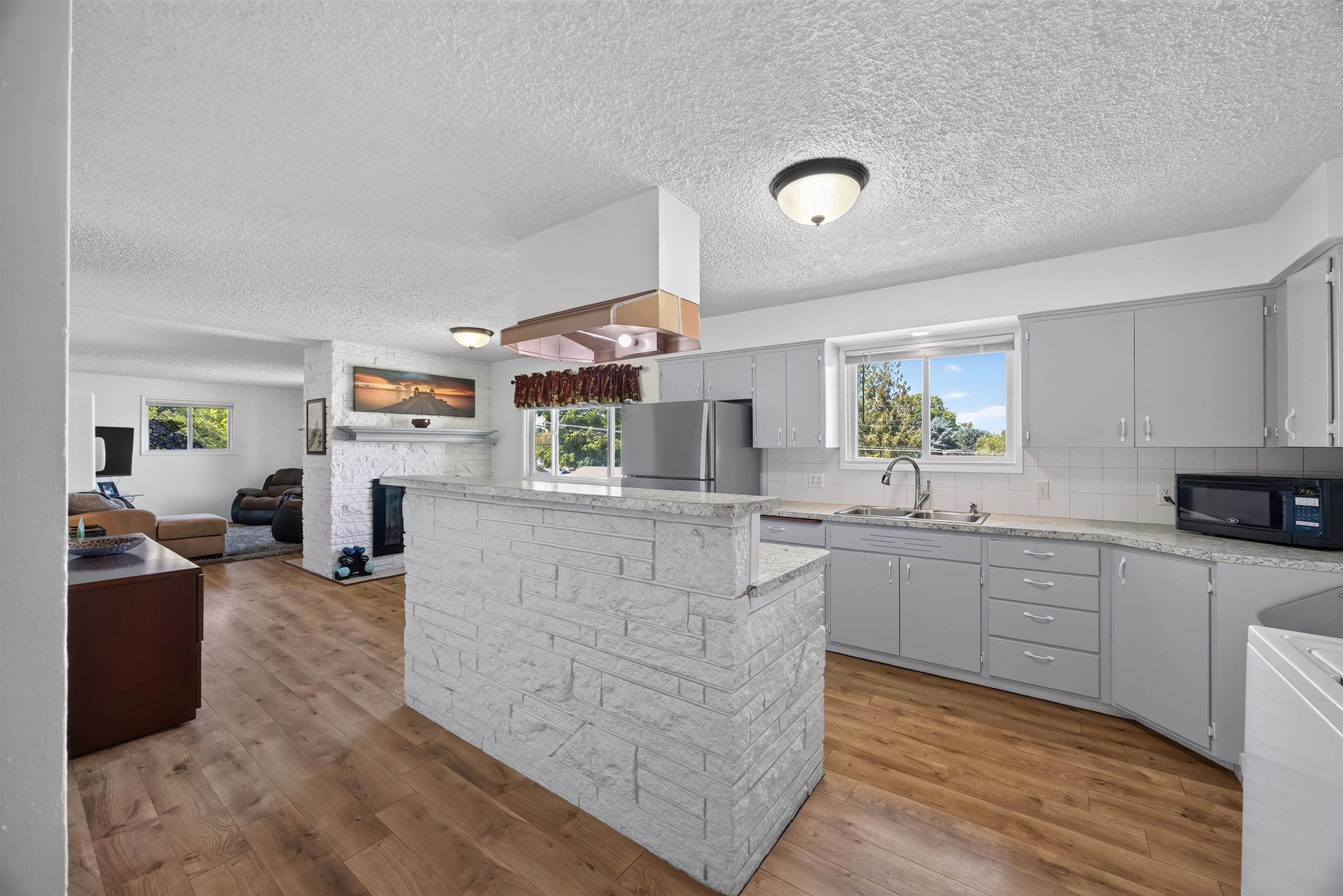 11515 E 10th Ave - Photo 3