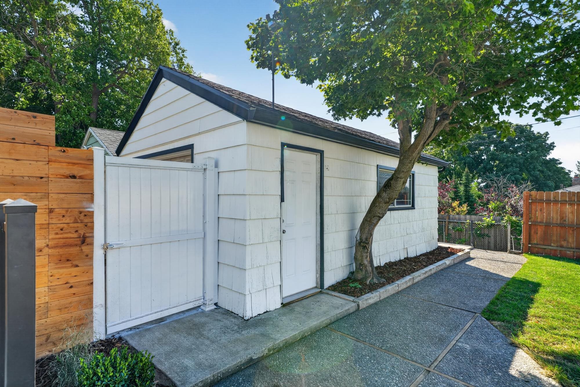 2629 W Heroy Ave - Photo 43