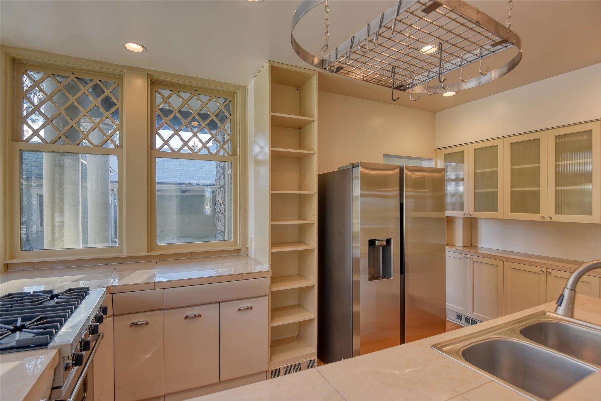 2425 W Pacific Ave - Photo 17