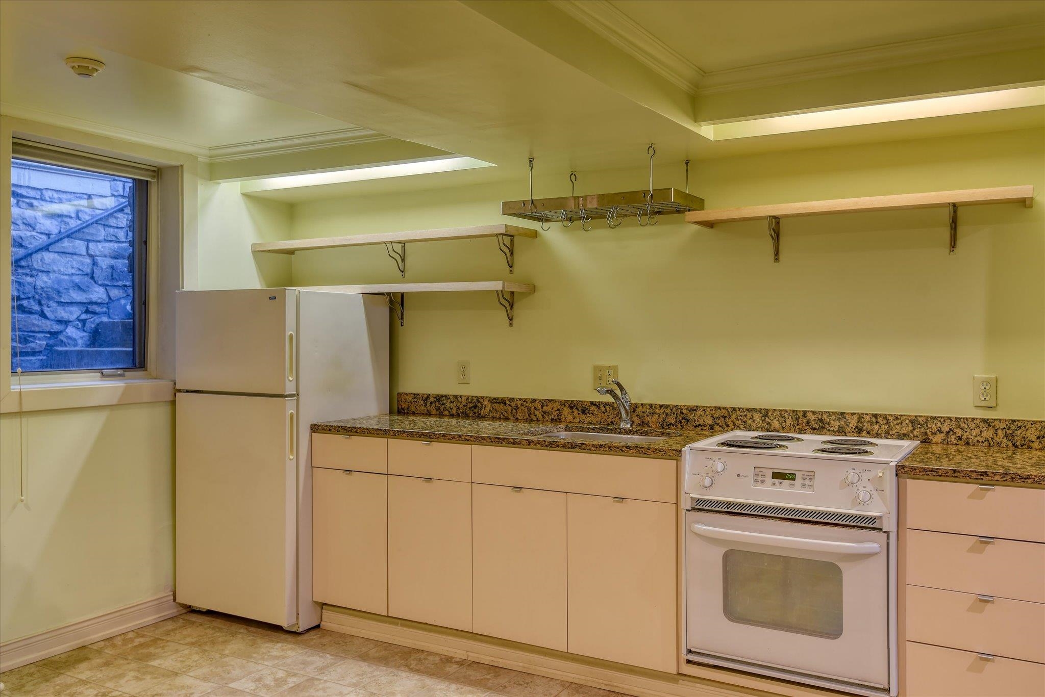 2425 W Pacific Ave - Photo 4