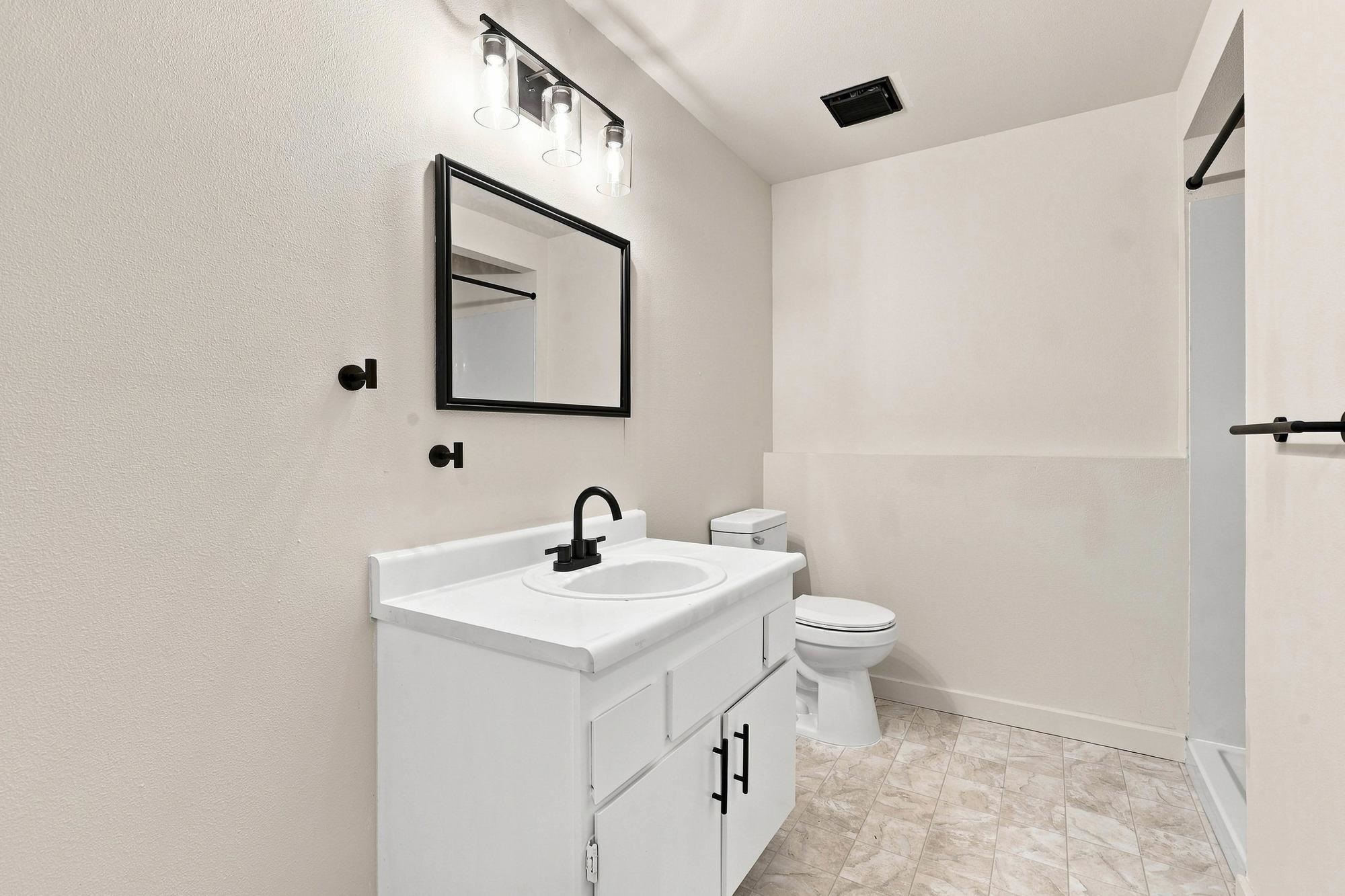 5017 N Mitchell Dr - Photo 17