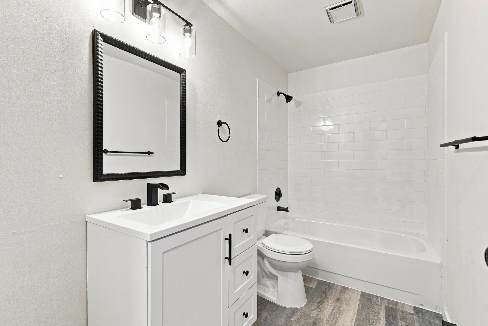 5017 N Mitchell Dr - Photo 12