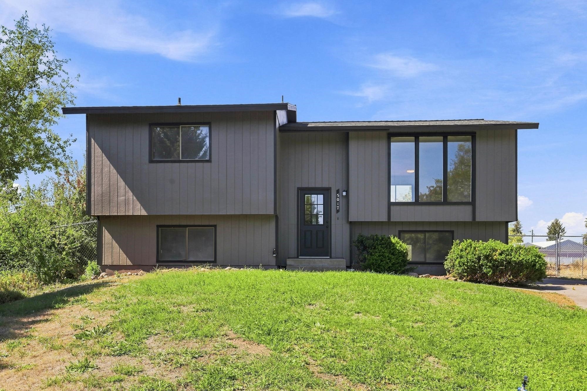 5017 N Mitchell Dr - Photo 2