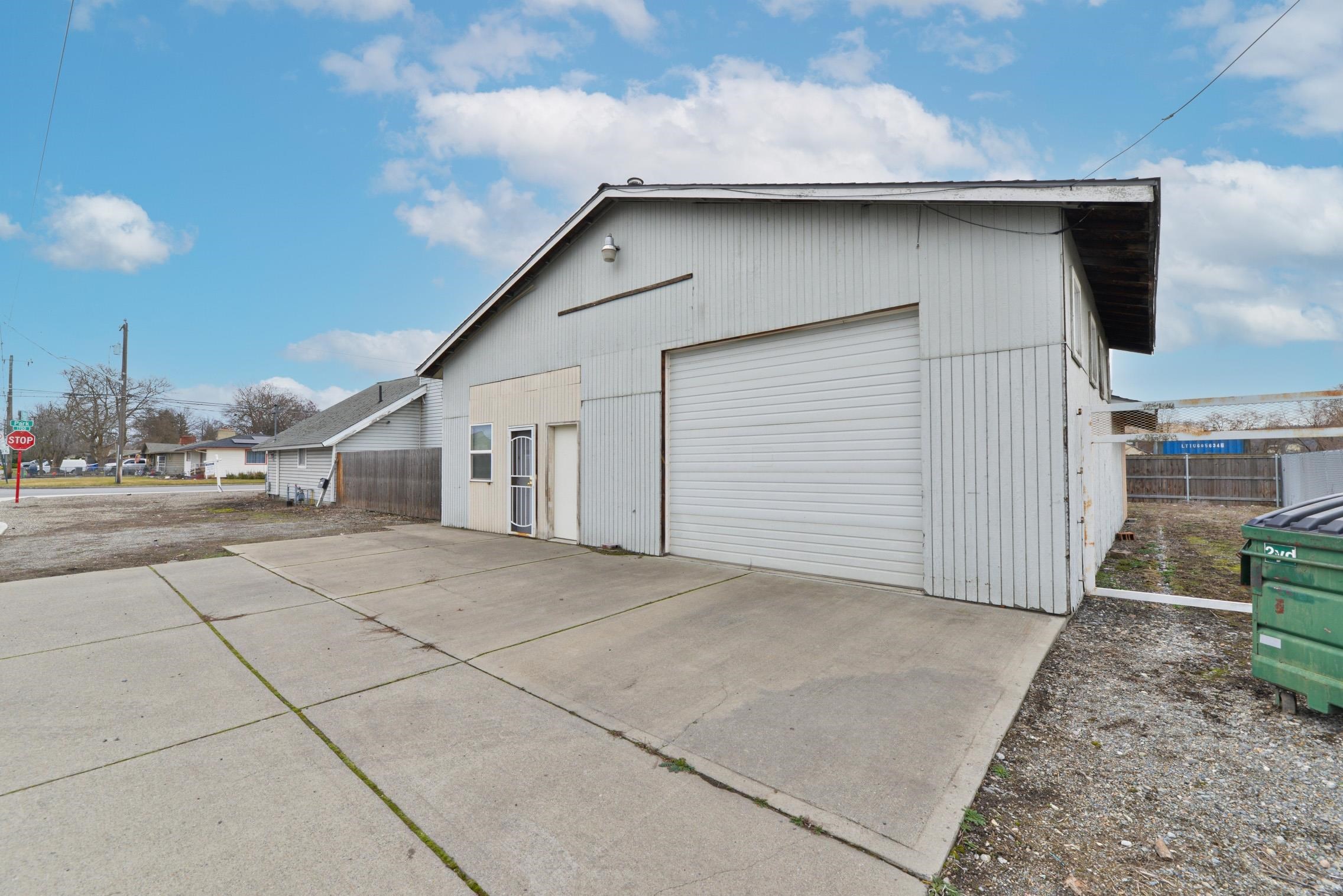 1725 N Park Rd - Photo 2