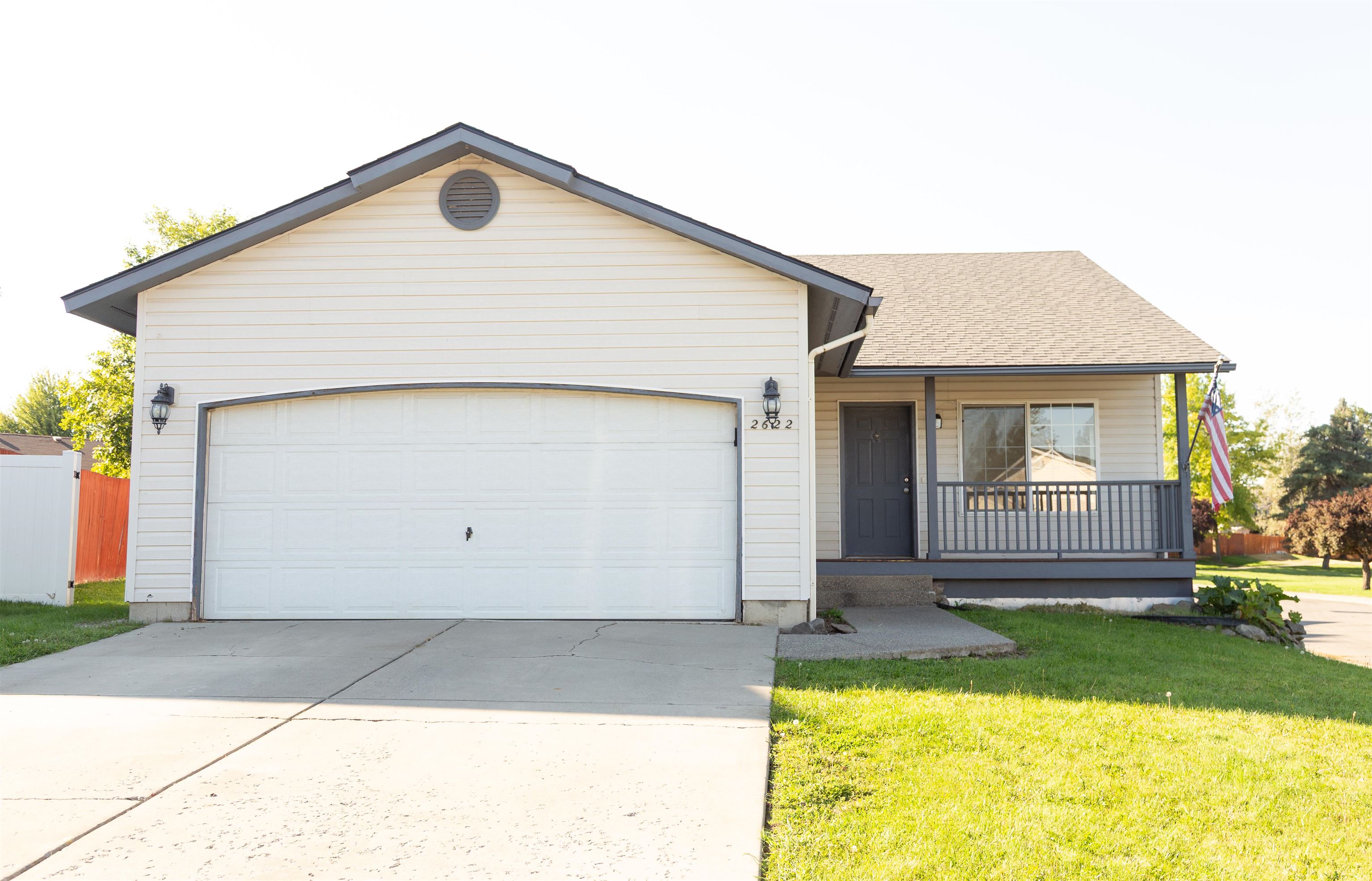2622 Oxford Cir - Photo 1