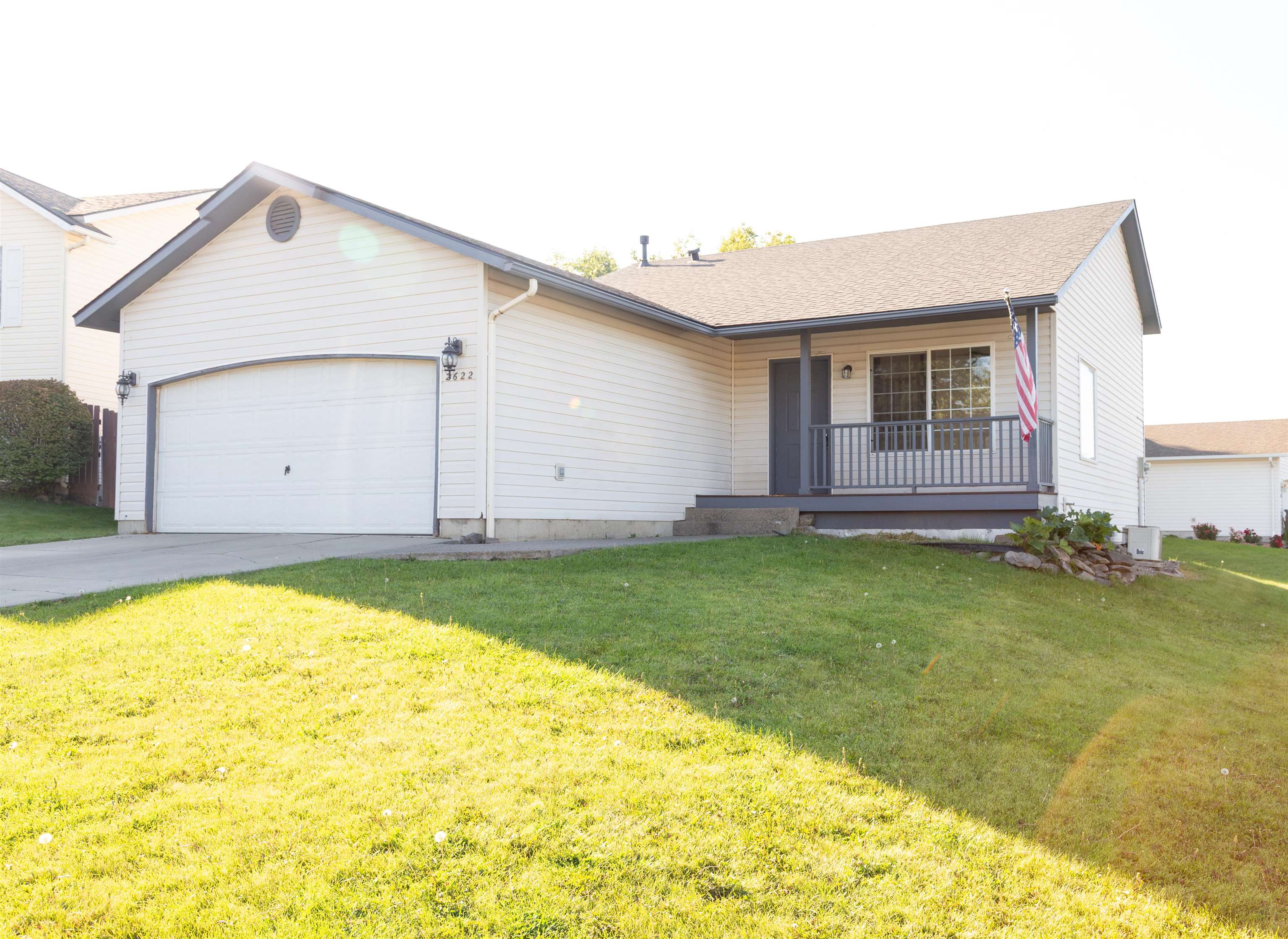 2622 Oxford Cir - Photo 2