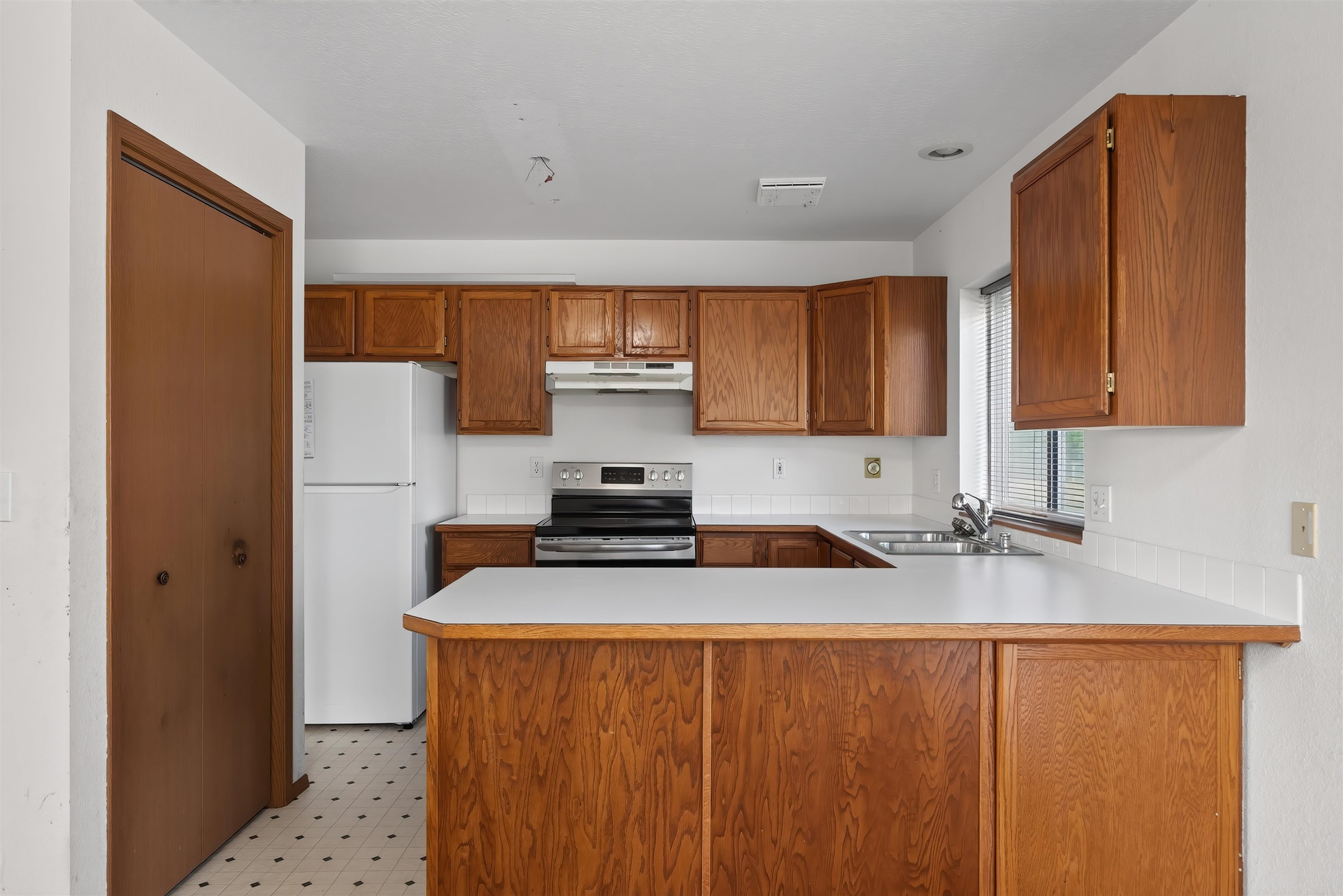 1517 E Third St - Photo 15