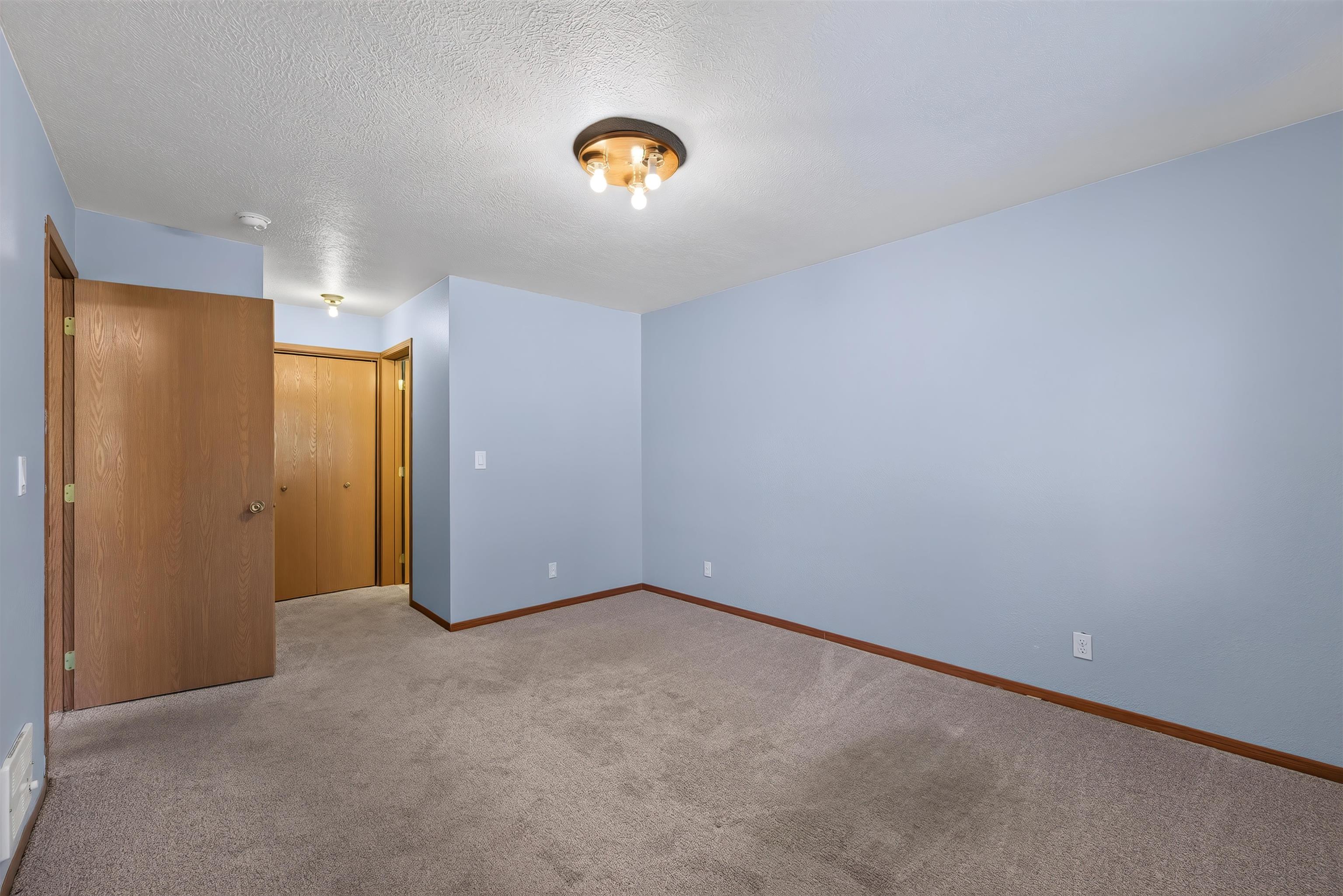 1517 E Third St - Photo 20