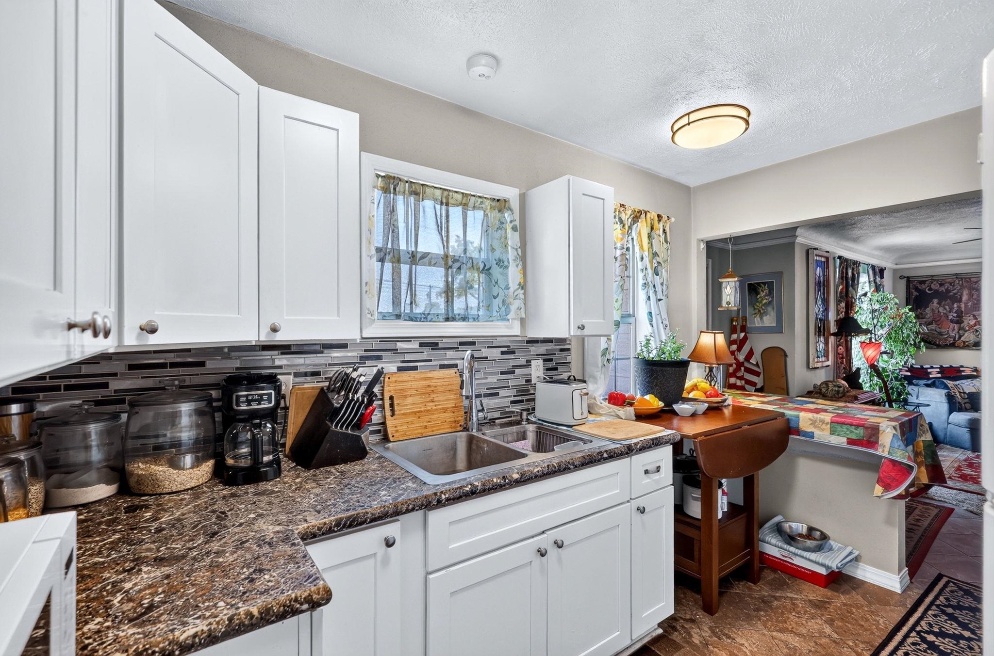 2811 N Crestline St - Photo 9