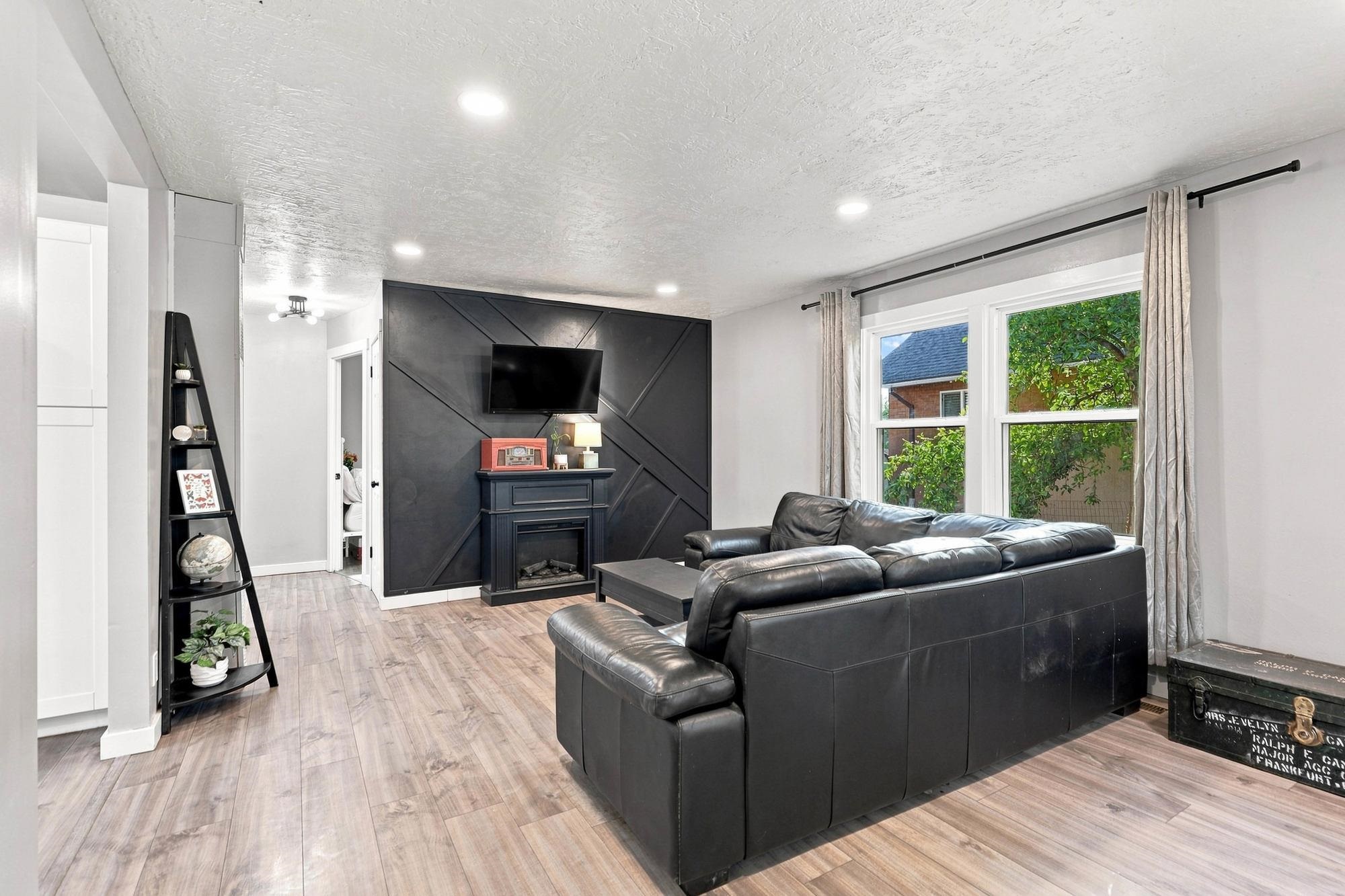2014 E Cataldo Ave - Photo 3
