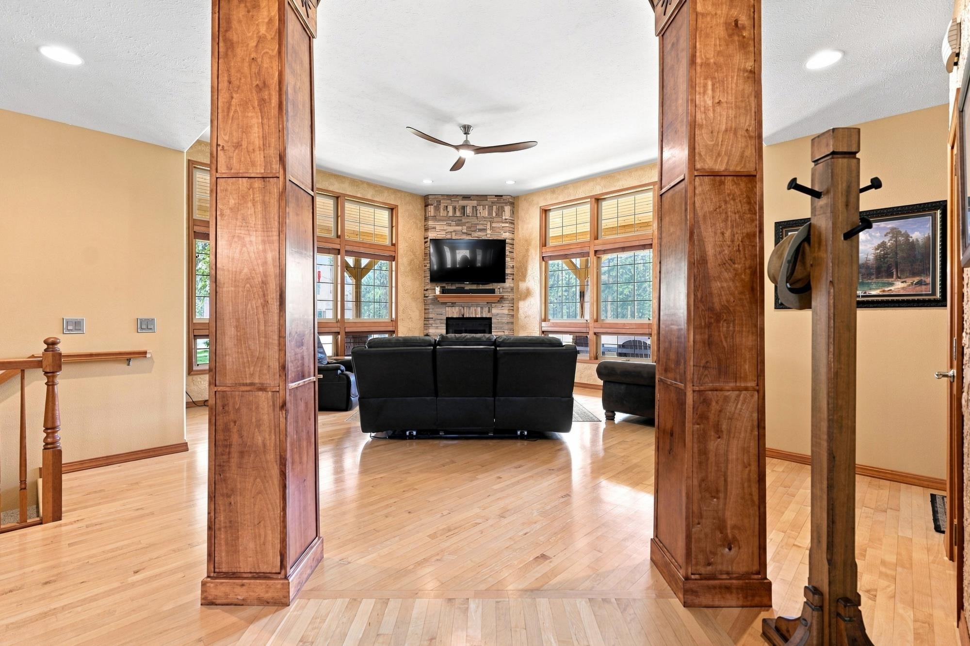 639 Palmer Ln - Photo 3