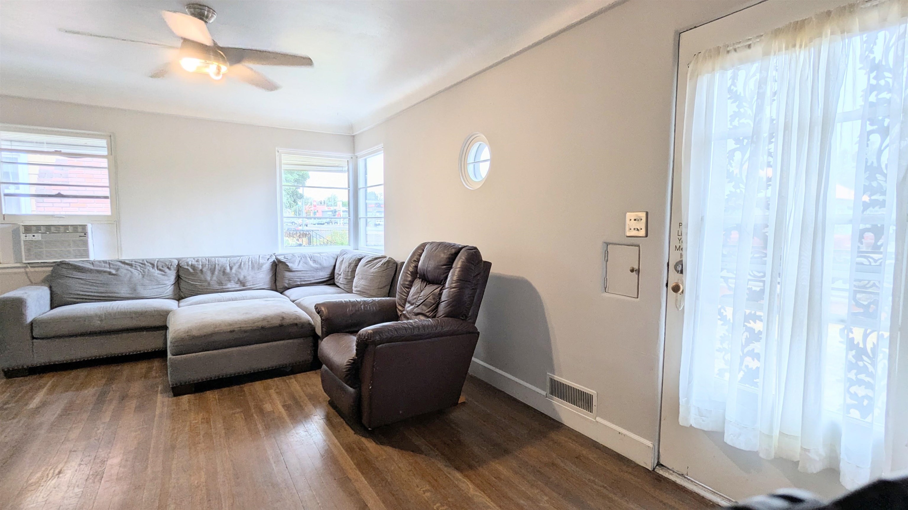 1108 E Wellesley Ave - Photo 2