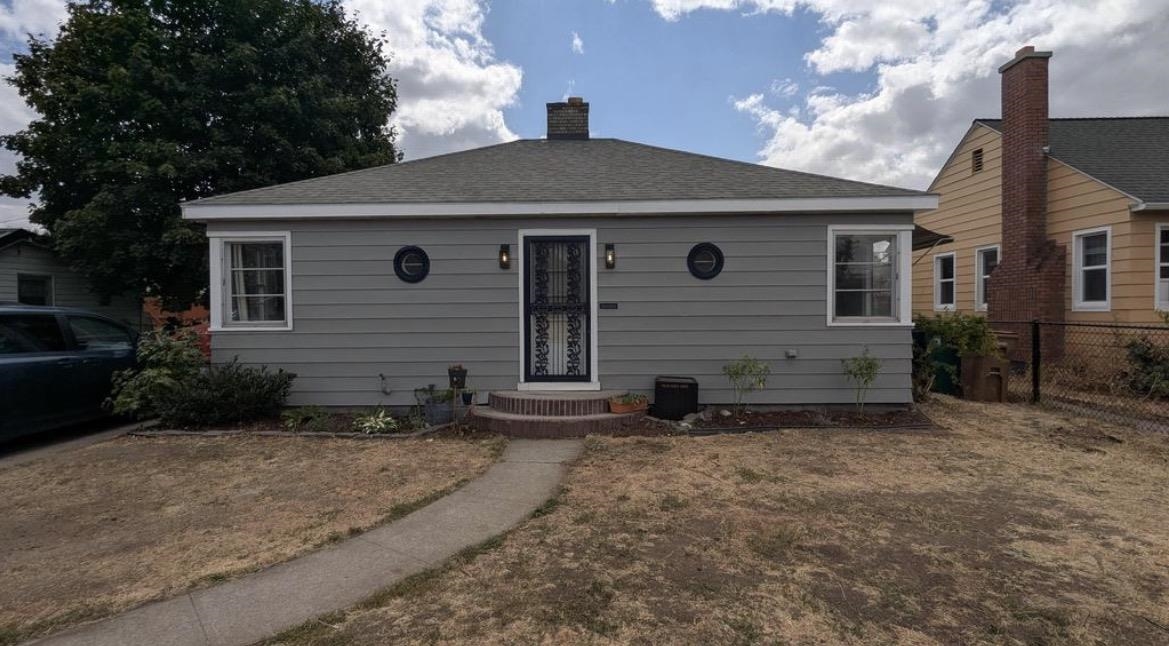 1108 E Wellesley Ave - Photo 1