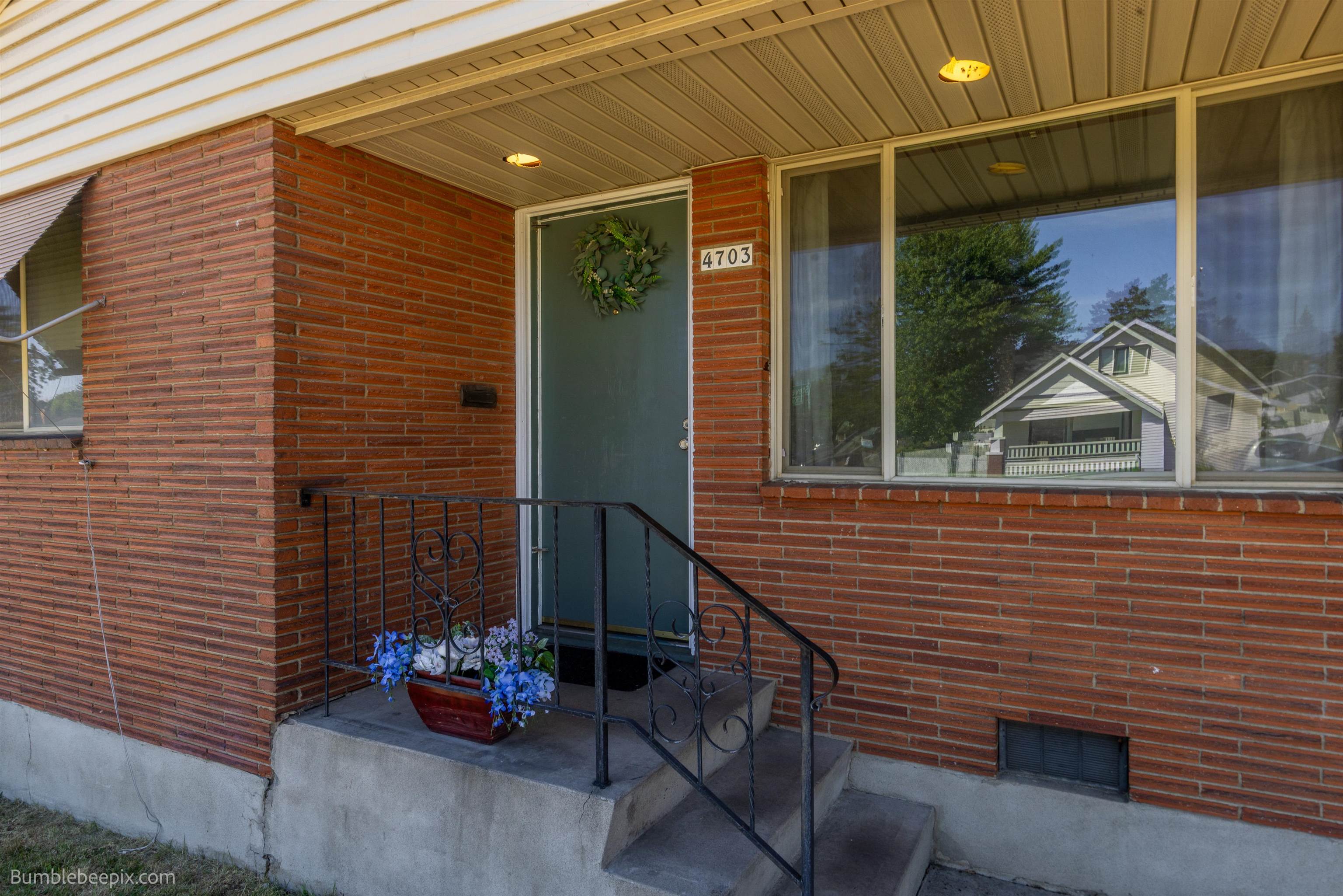 4703 N Stevens St - Photo 2