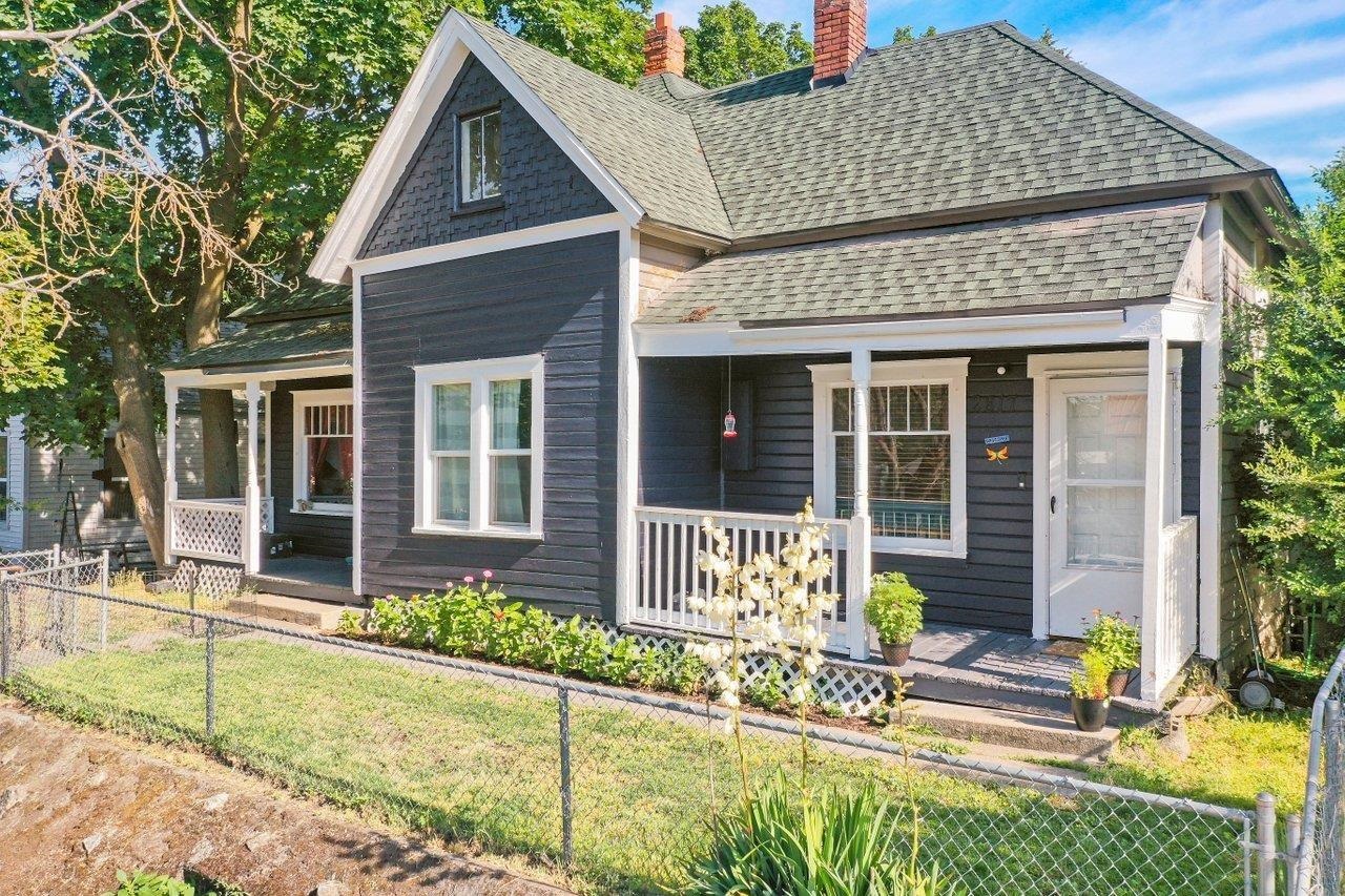 2815 E Queen Ave - Photo 1