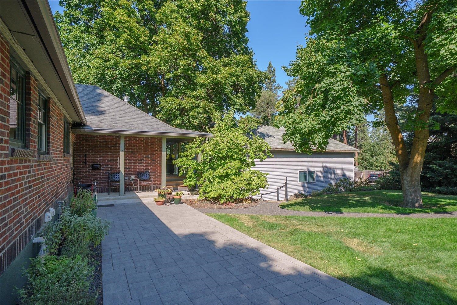 1421 E 18th Ave - Photo 29