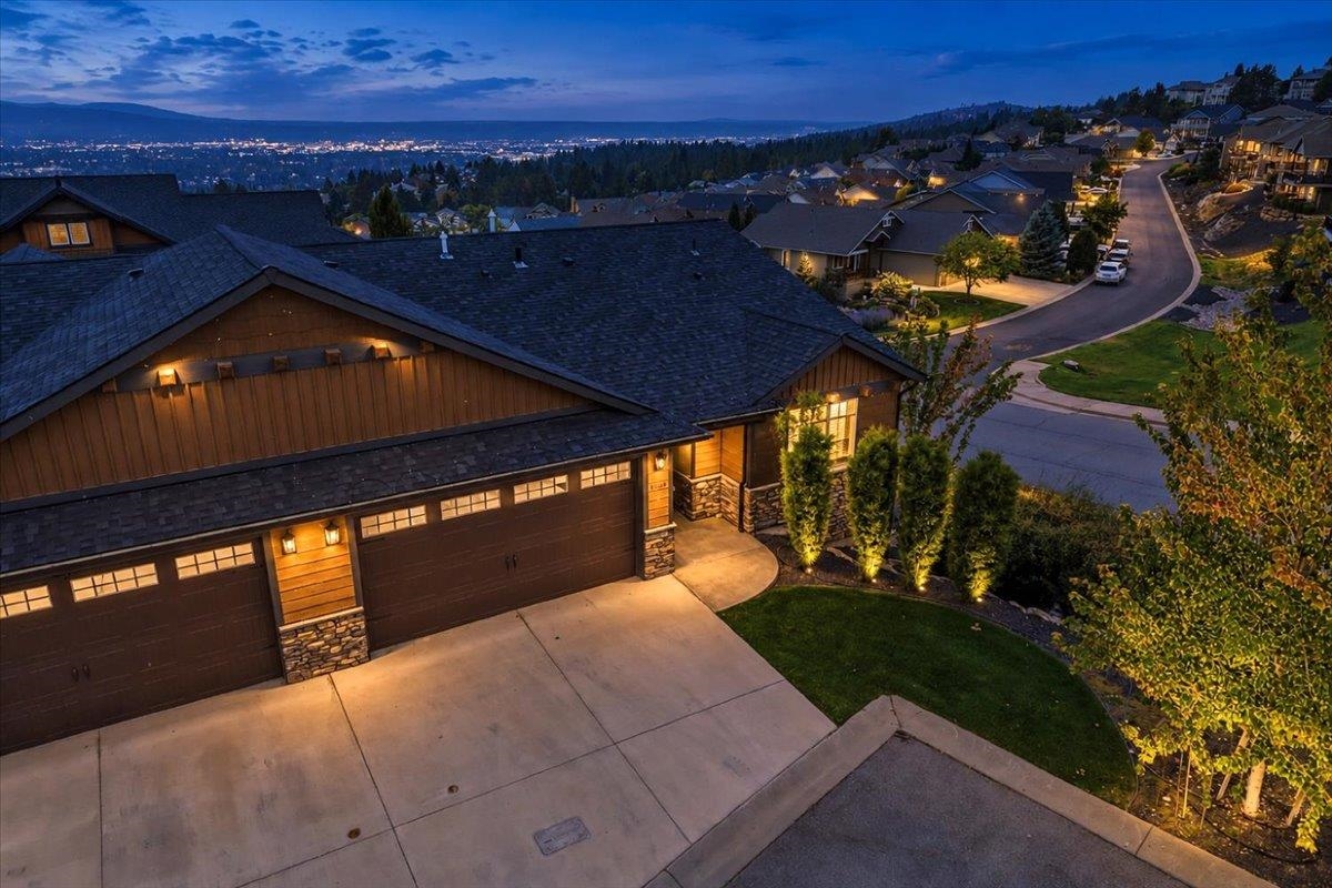 8920 E Woodside Ln - Photo 2