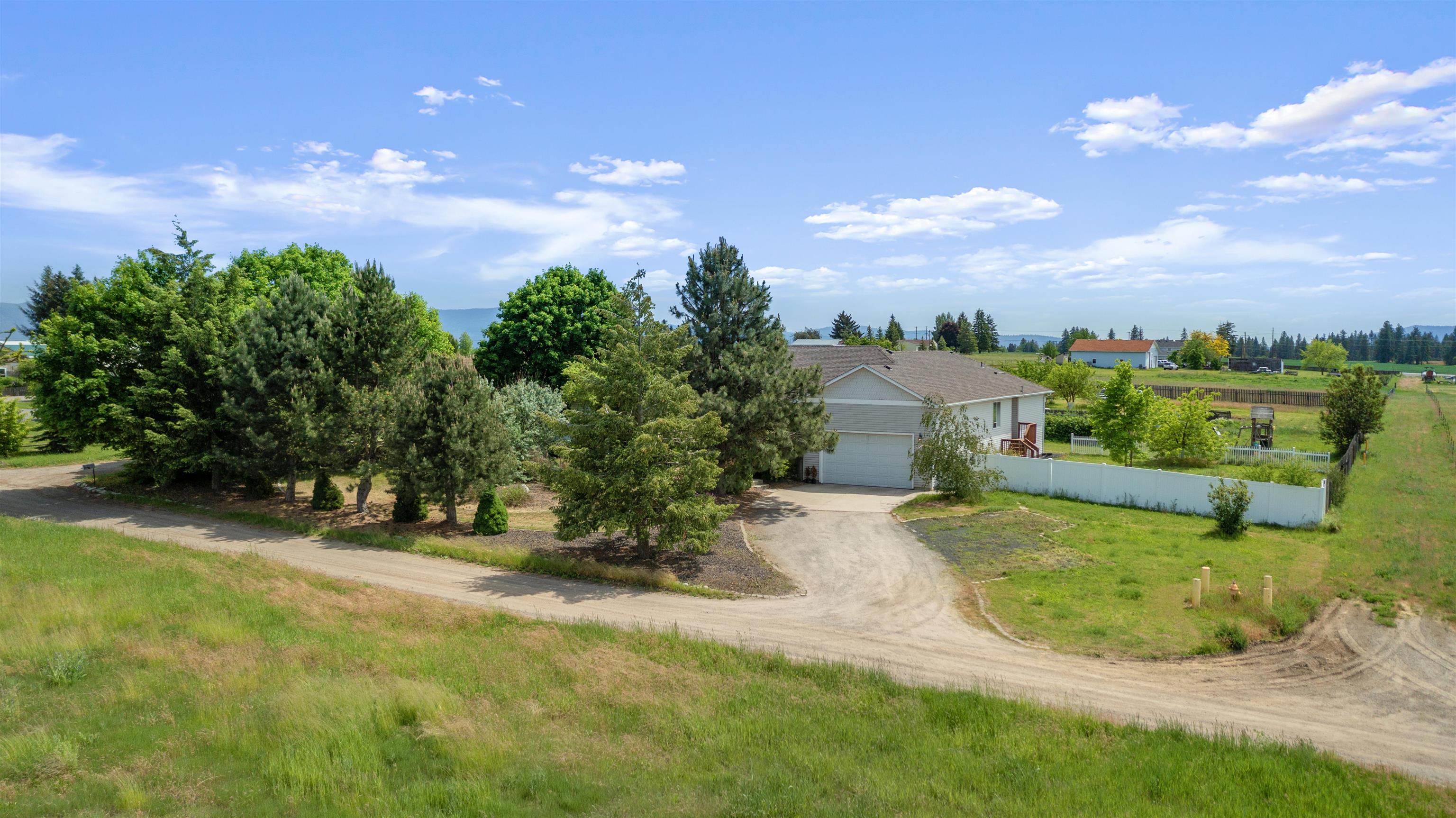 10206 E Tate Rd - Photo 2