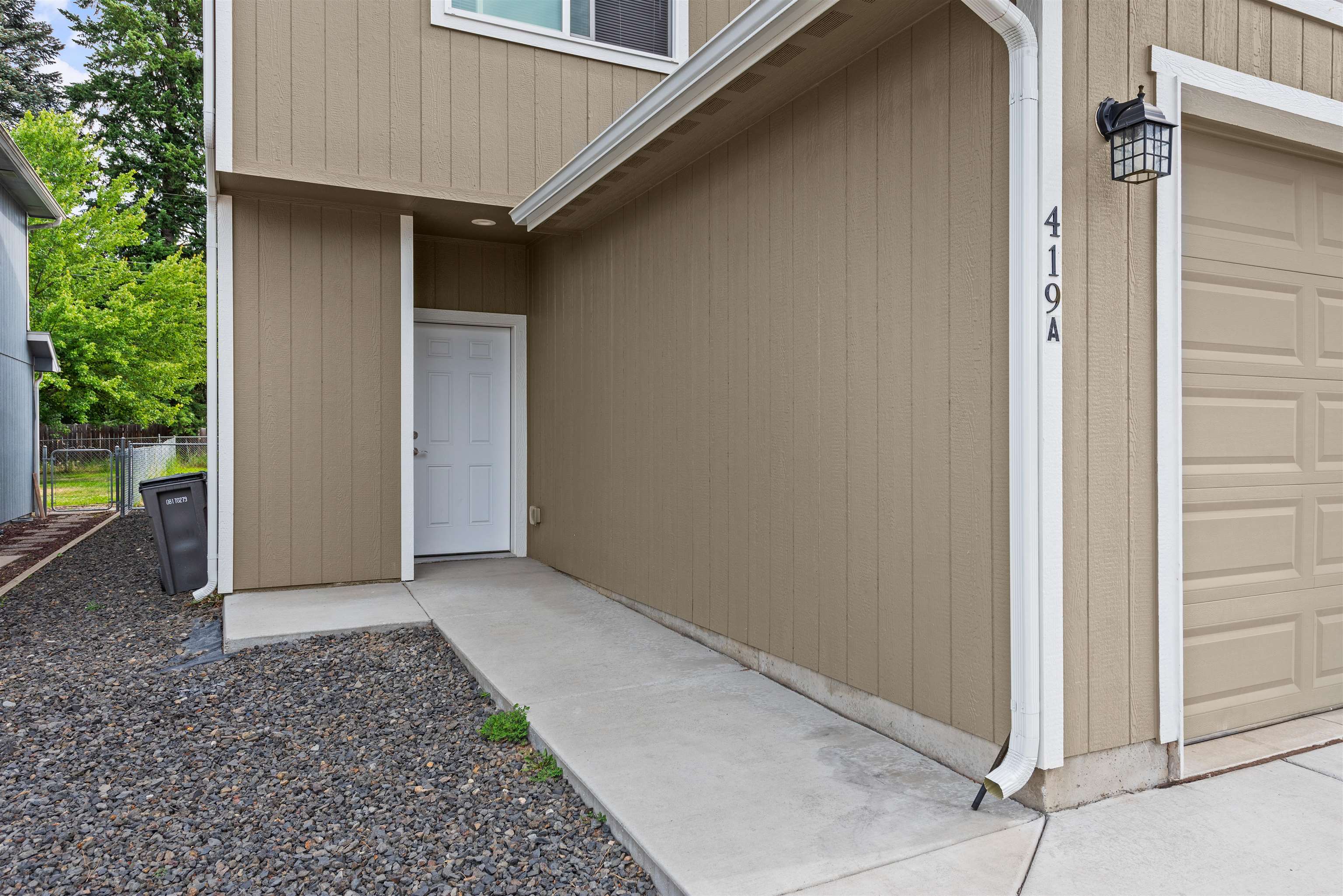 419 E E St - Photo 6