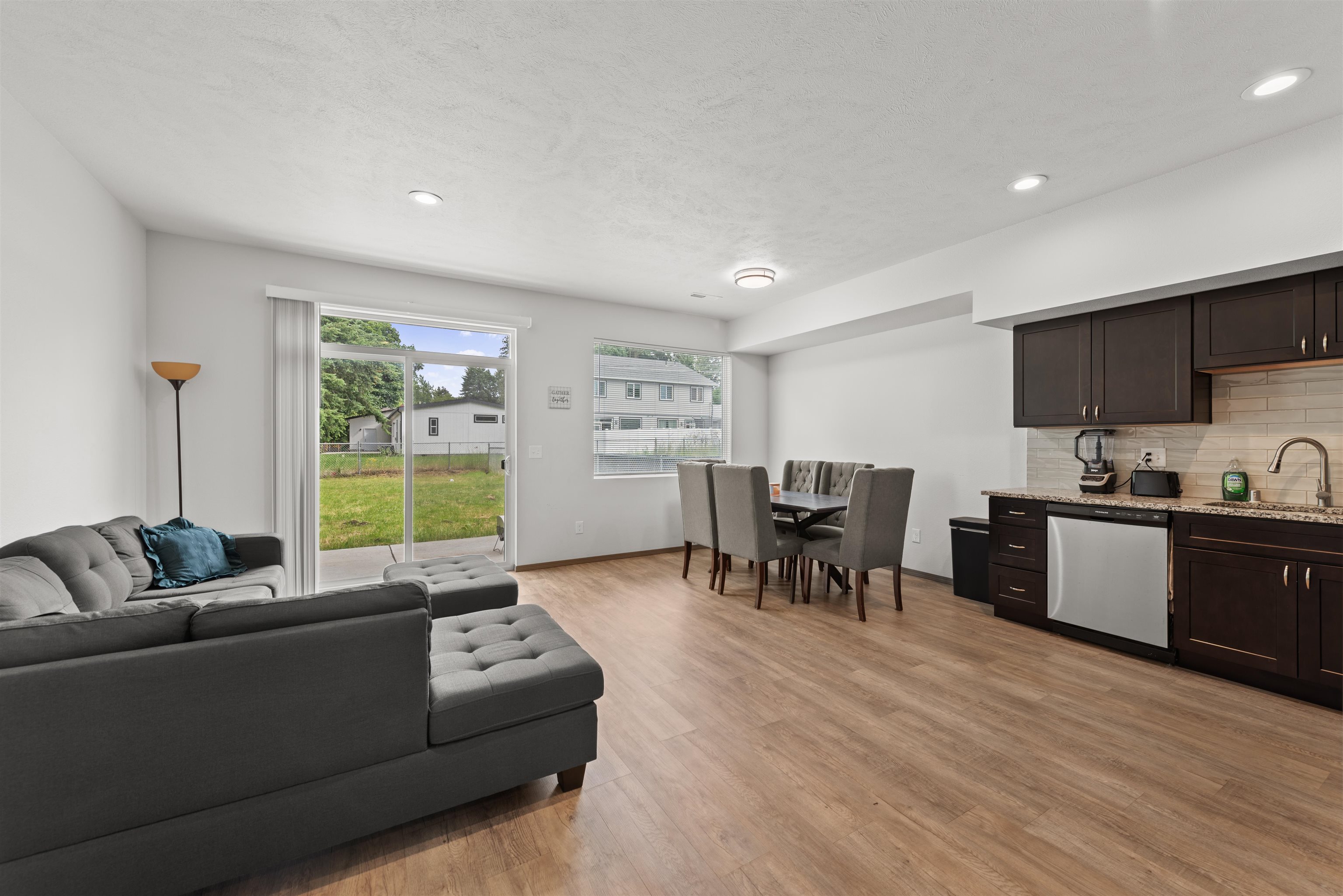 419 E E St - Photo 8