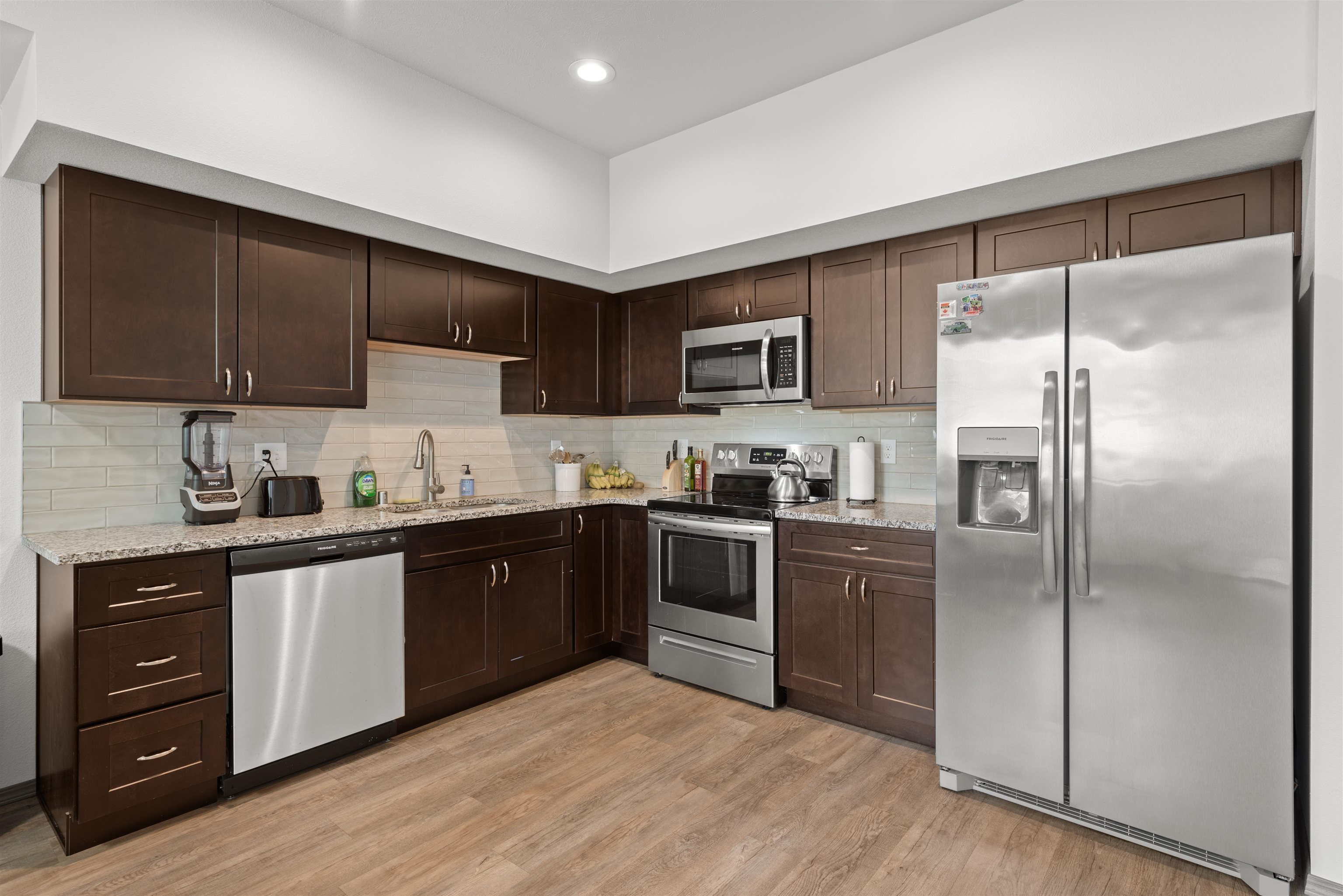 419 E E St - Photo 9