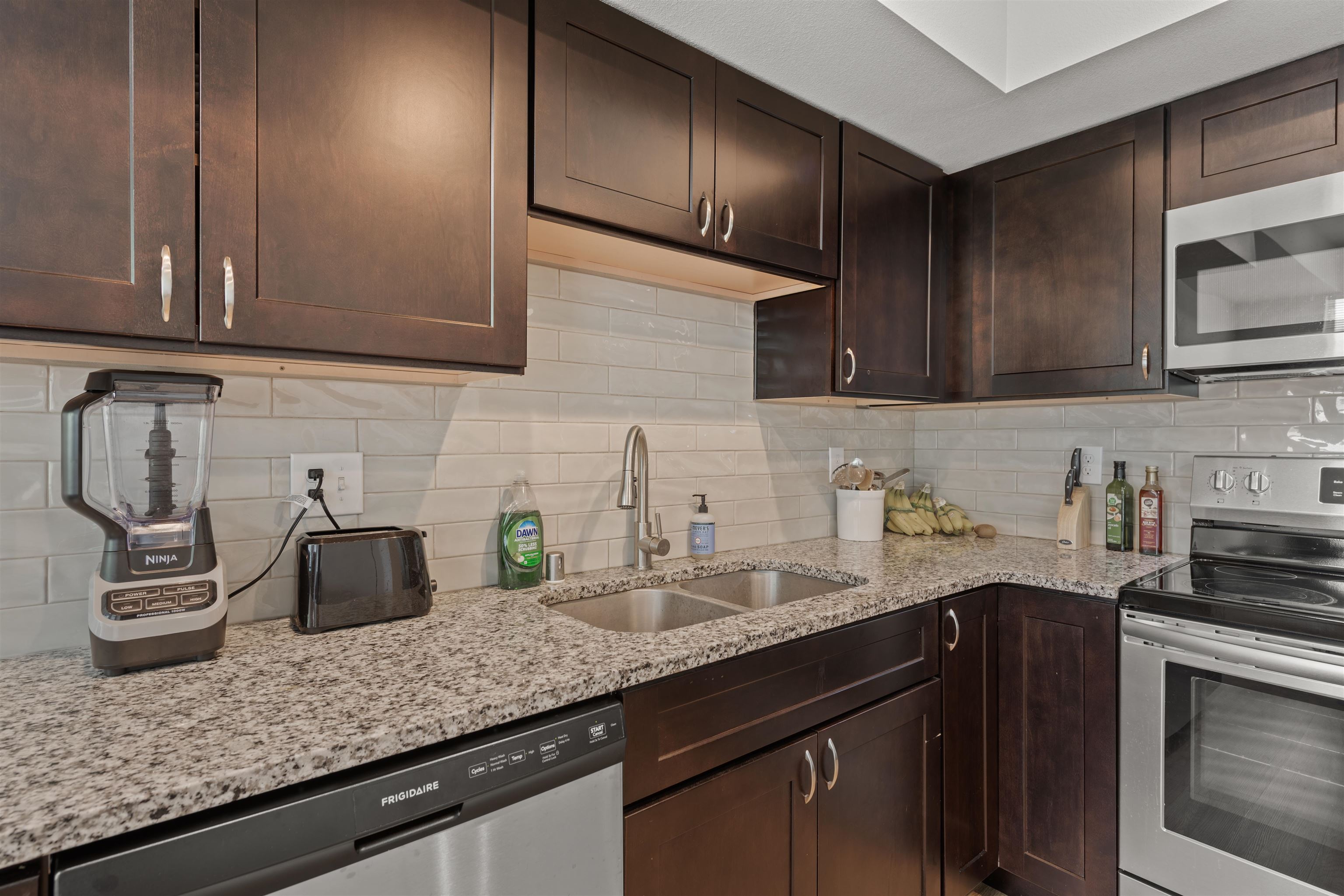 419 E E St - Photo 10