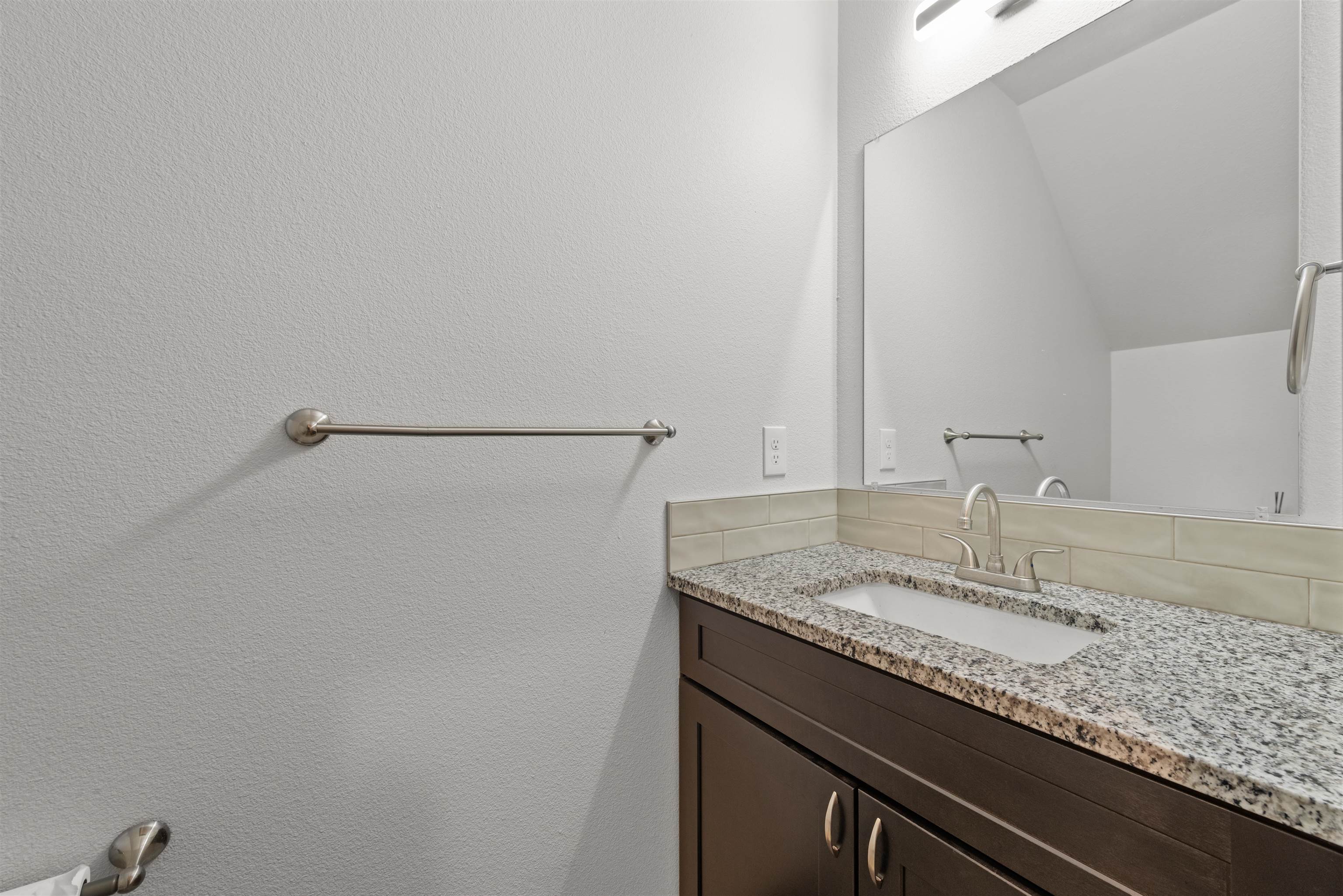419 E E St - Photo 16