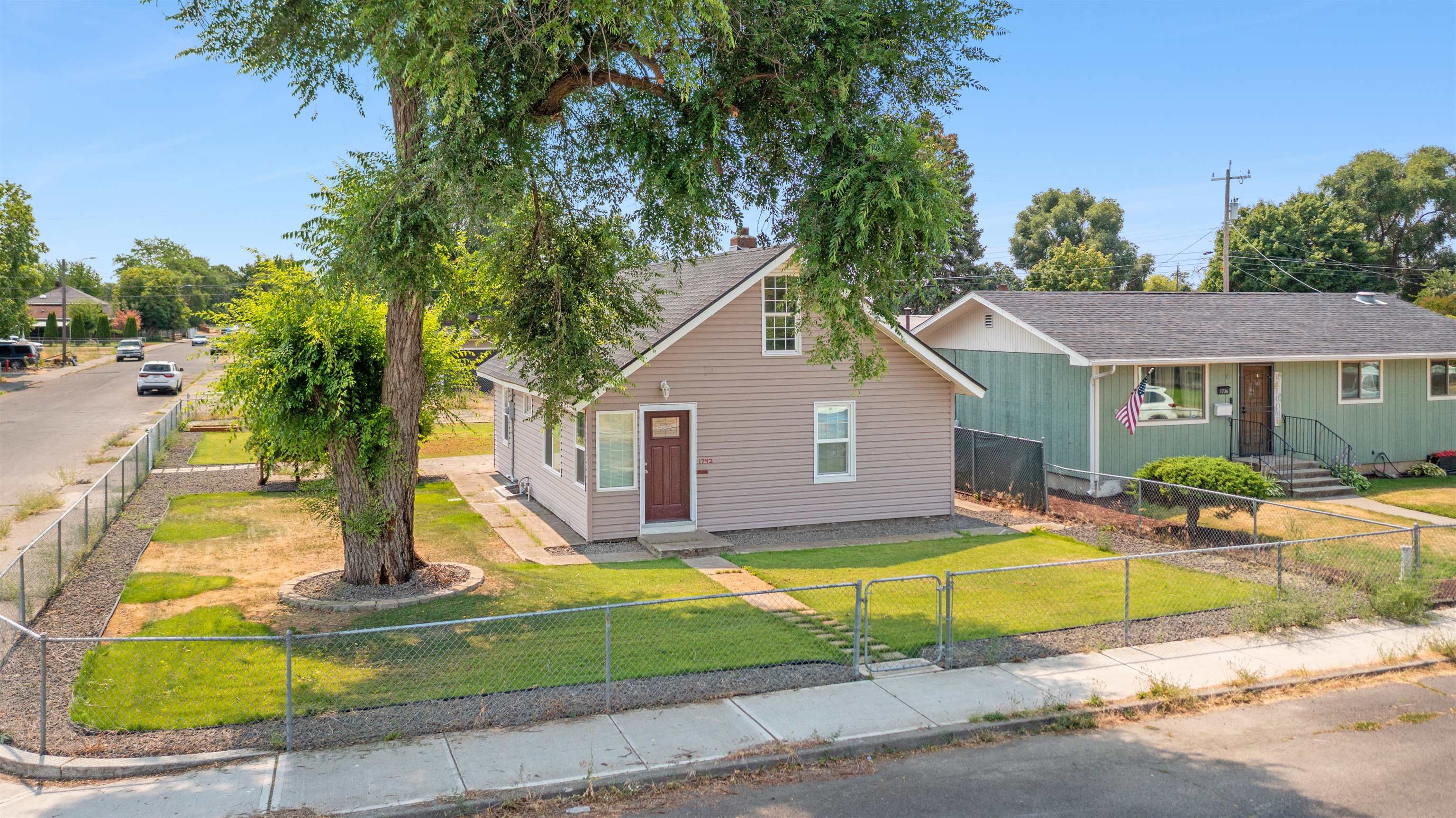 1742 E Sanson Ave - Photo 2