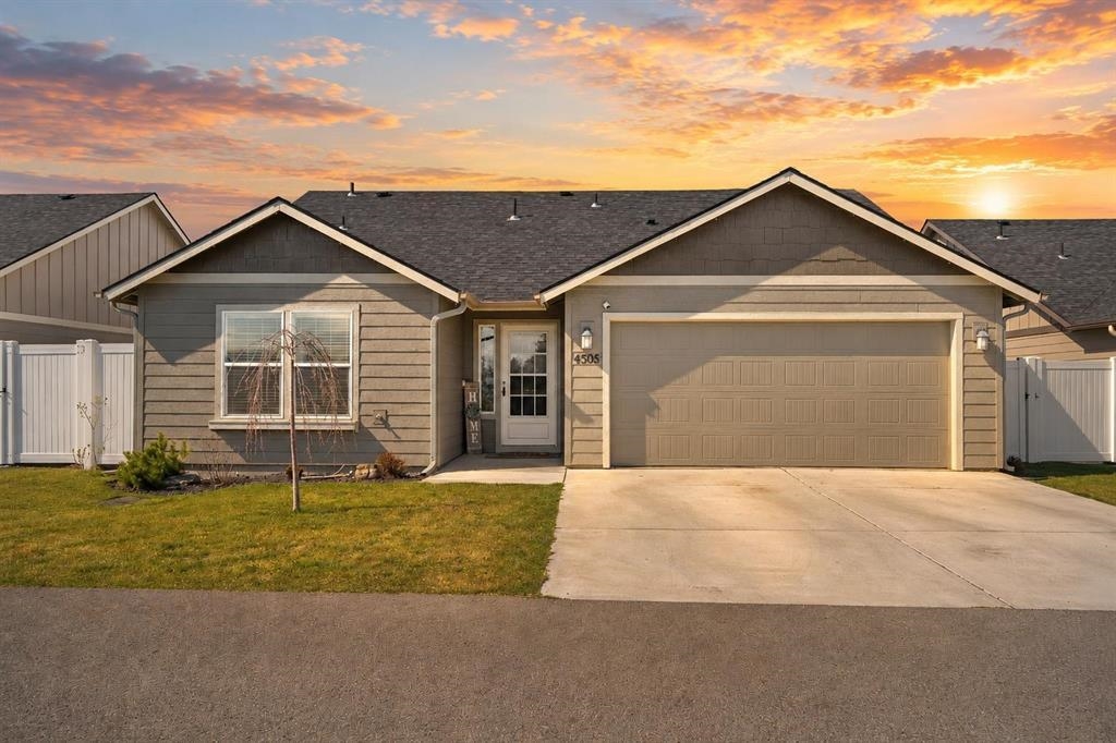 4505 N McCabe Ln - Photo 1
