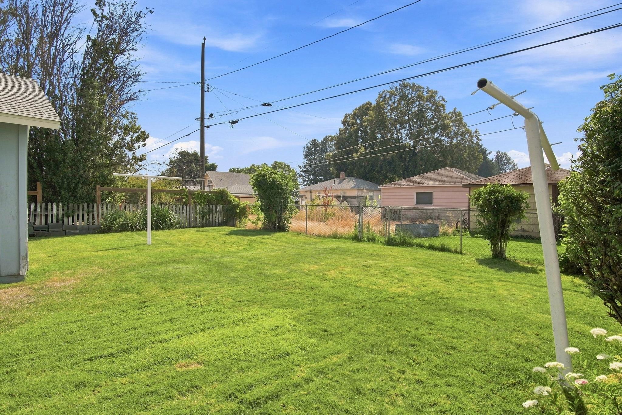 2710 E Hoffman Ave - Photo 19