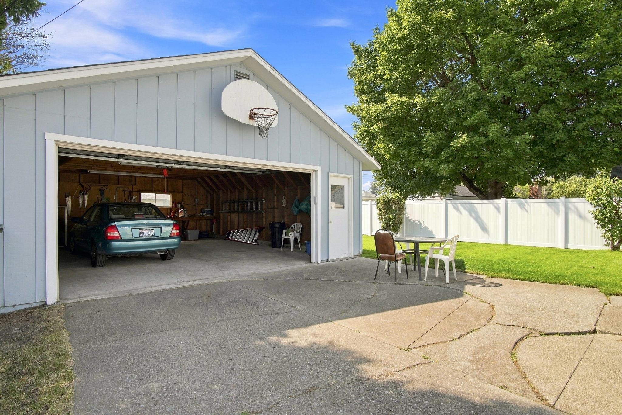 2710 E Hoffman Ave - Photo 23