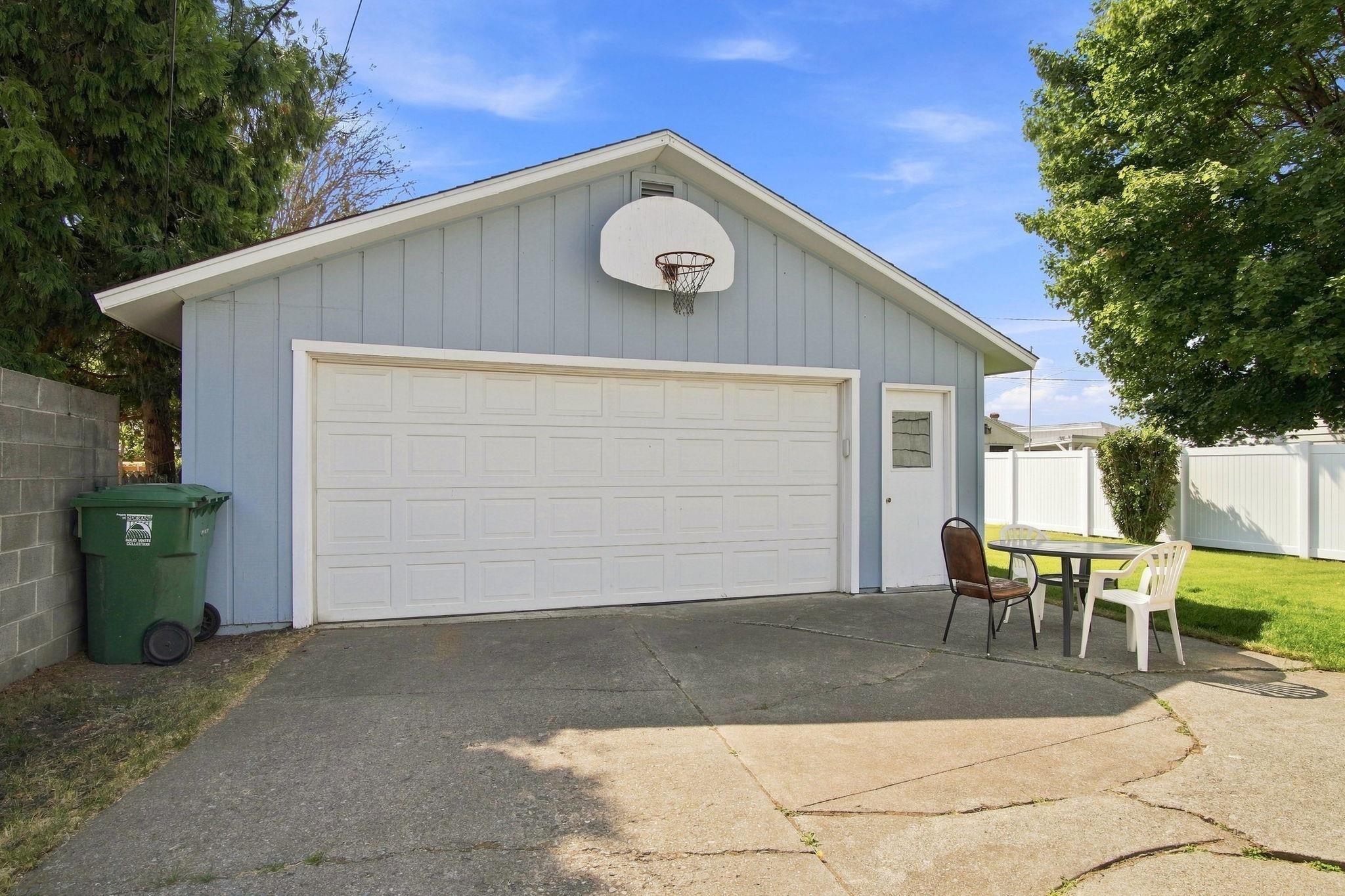 2710 E Hoffman Ave - Photo 24