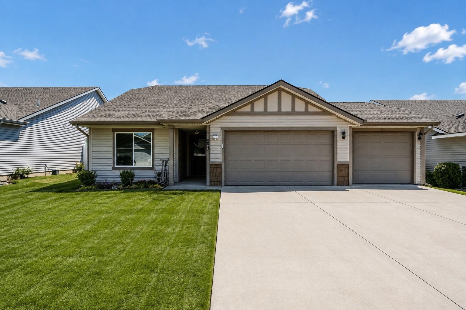 1004 N Marcus Ln - Photo 1
