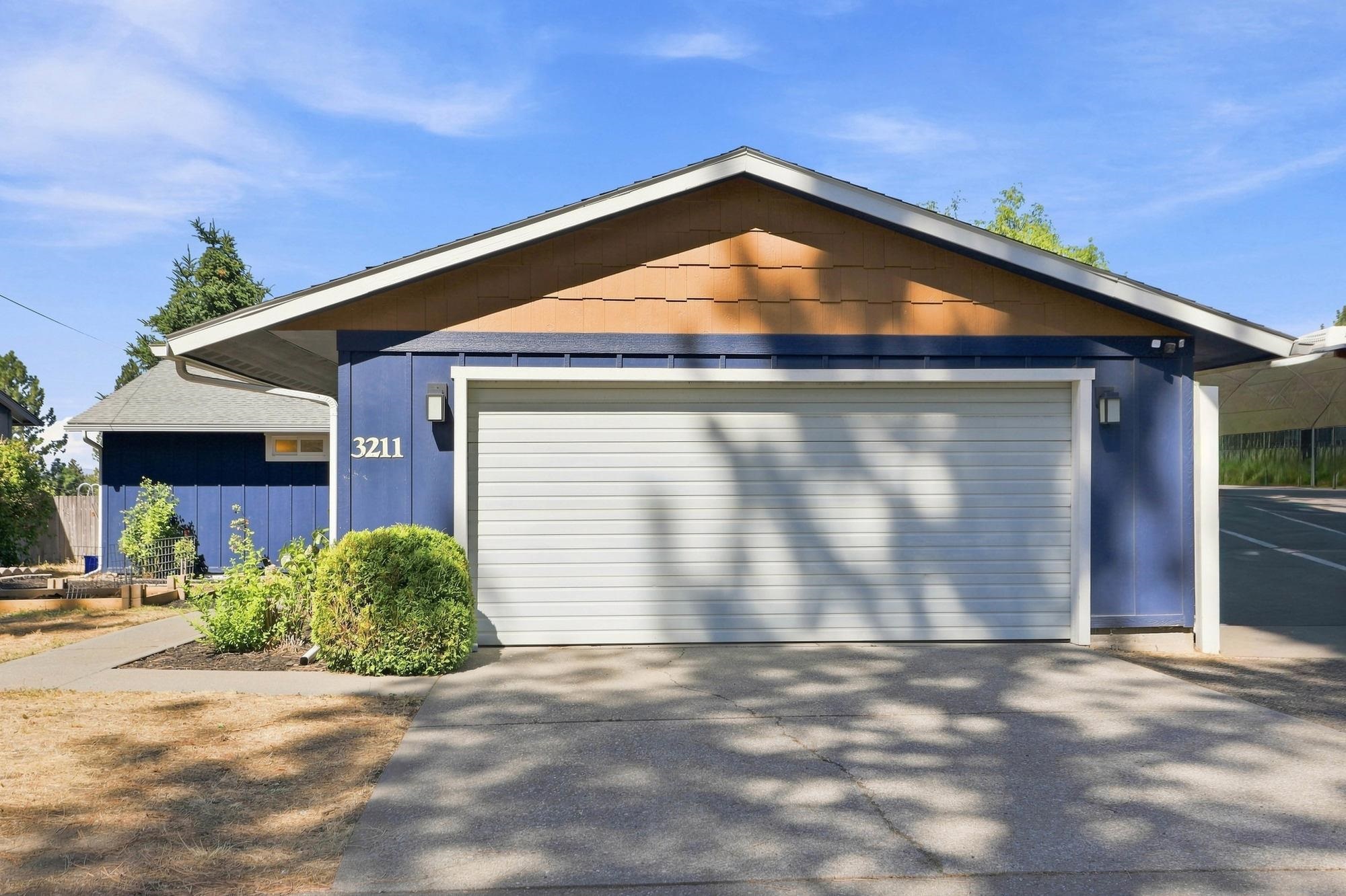 3211 E 11th Ave - Photo 2