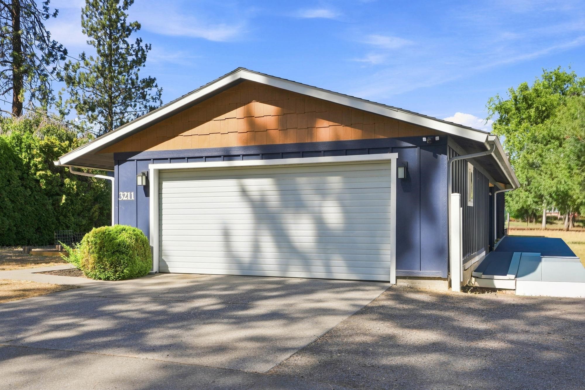 3211 E 11th Ave - Photo 3