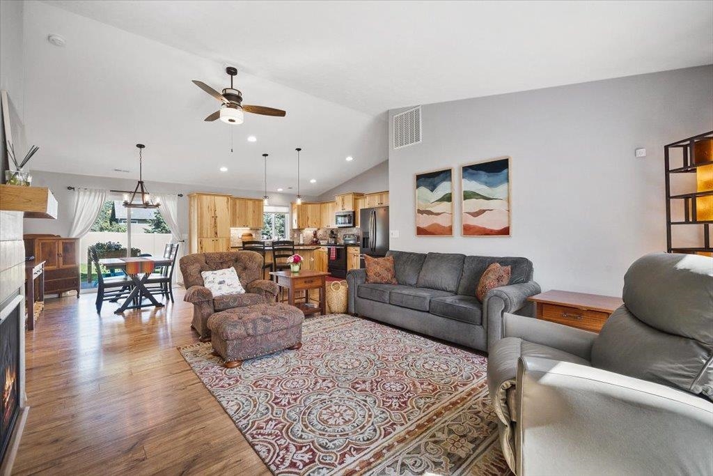 18427 E Selkirk Estates Rd - Photo 4