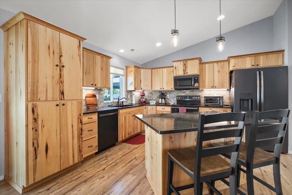 18427 E Selkirk Estates Rd - Photo 9